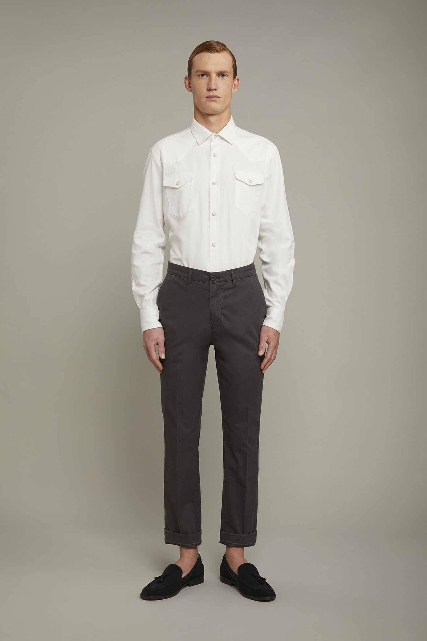 Klassische Herrenhose aus durchgef&auml;rbtem Baumwollstoff in normaler Passform image number 2