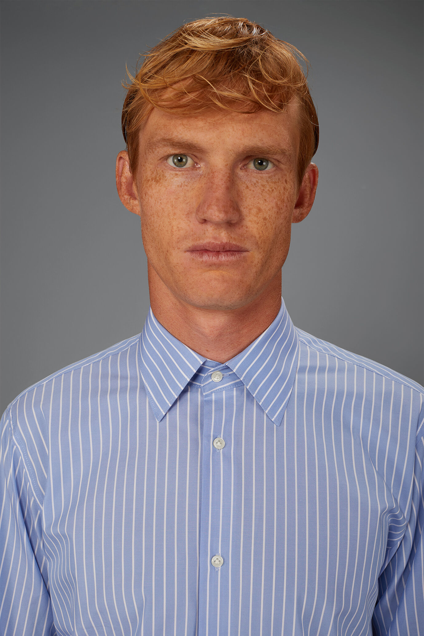 Men&rsquo;s regular-fit shirt in 100% yarn-dyed cotton with wide stripes image number 2