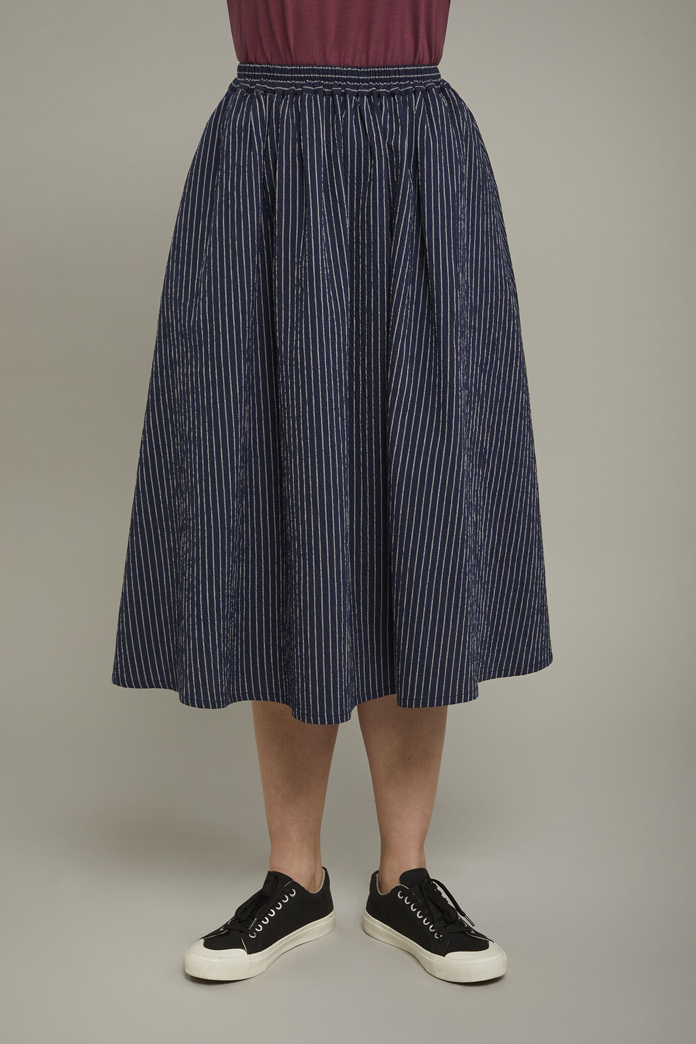 Gonna donna in cotone goffrato gessato regular fit image number 3