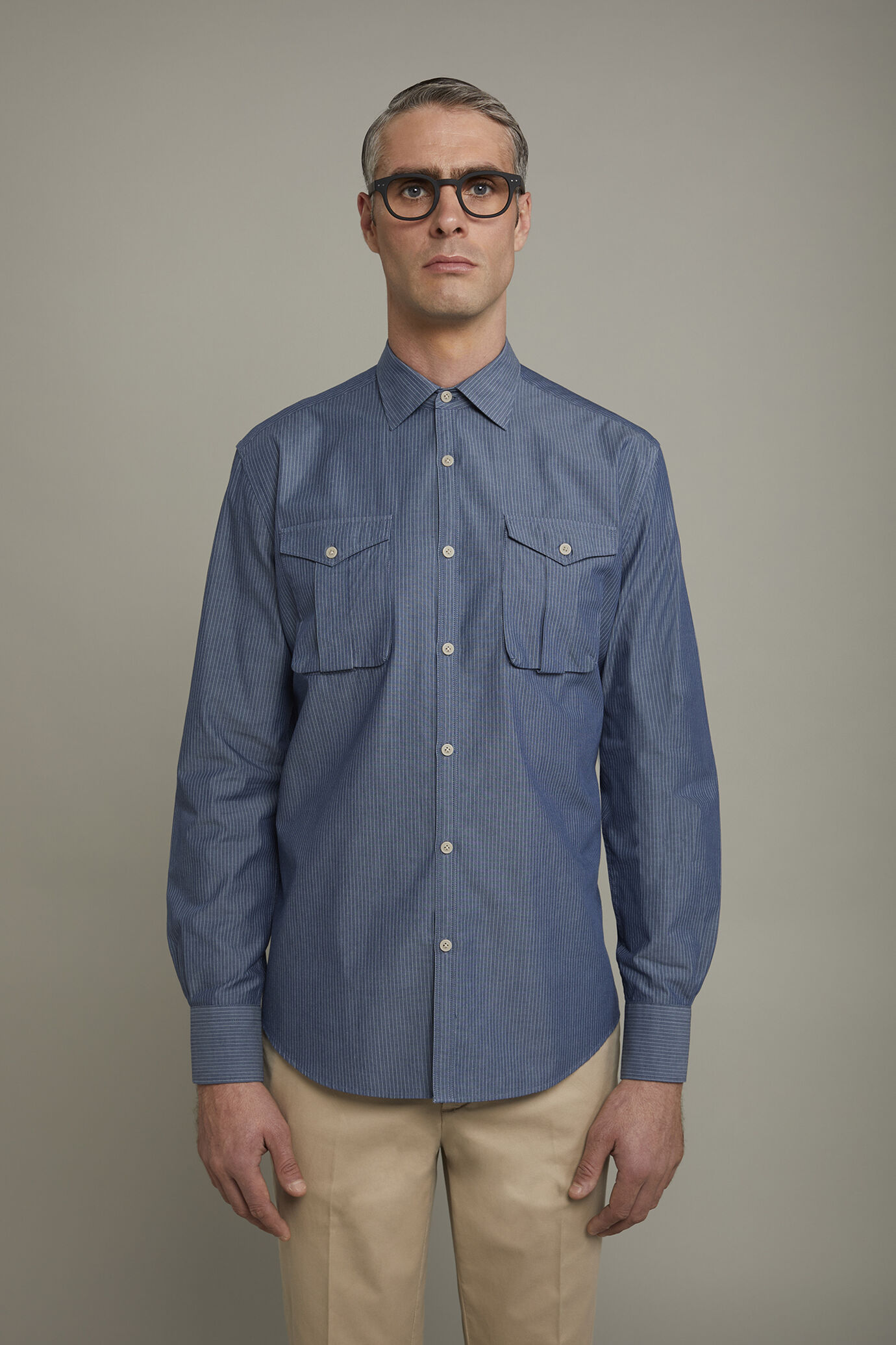 Men’s casual shirt with classic collar 100% cotton pinstriped fabric in denim comfort fit image number 2