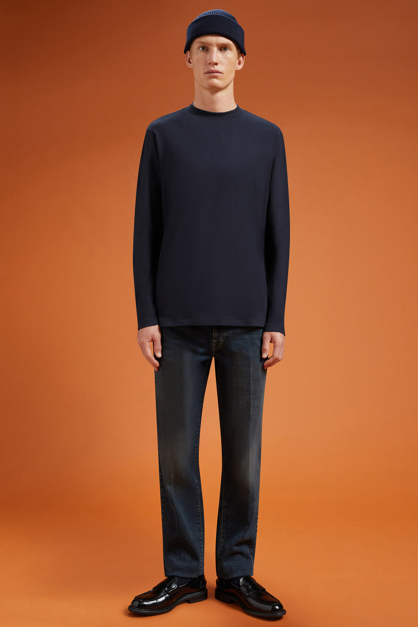 Men's regular fit long-sleeved crew neck T-shirt in 100% cotton image number 2