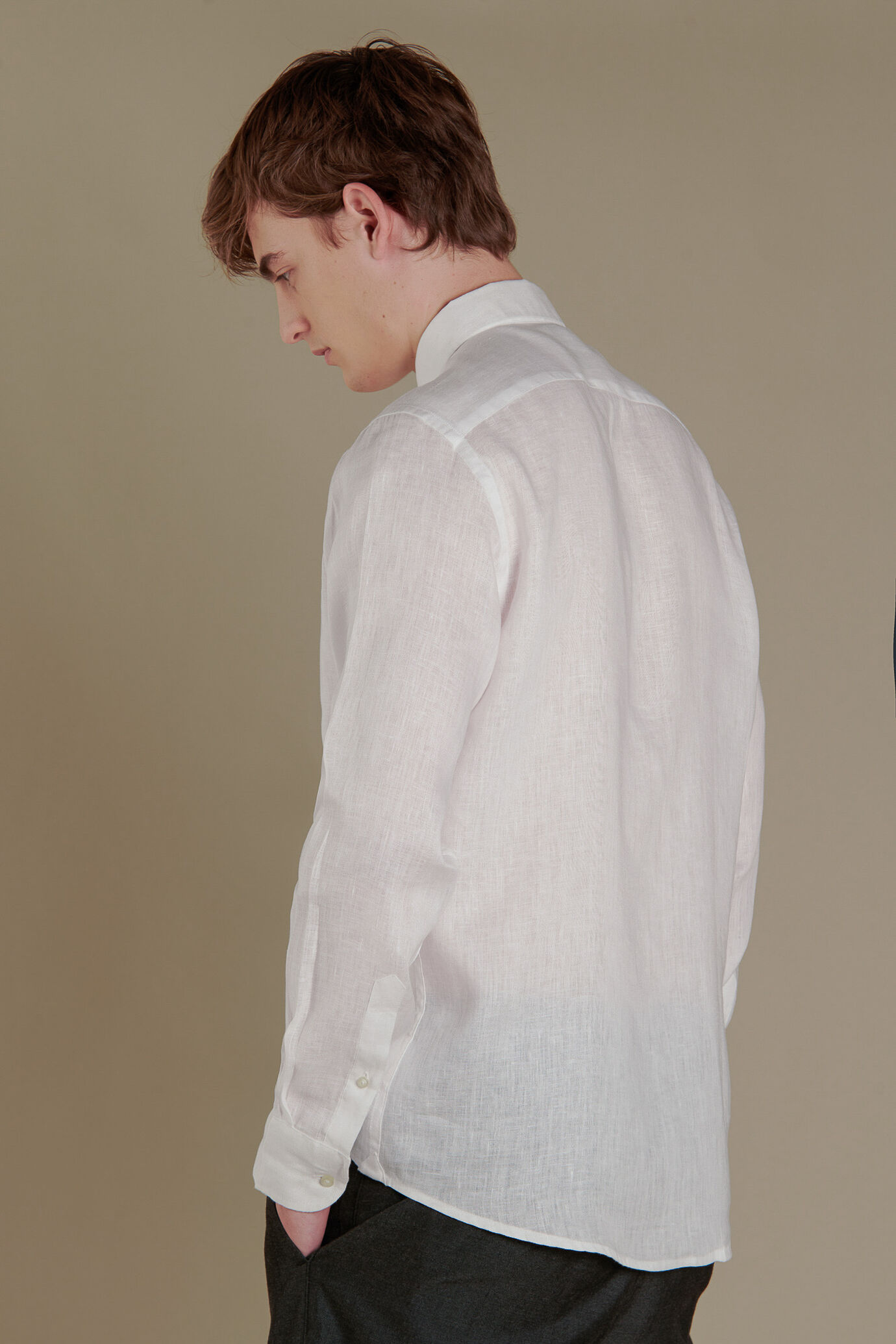 Camicia casual collo button down 100% lino uomo image number 1