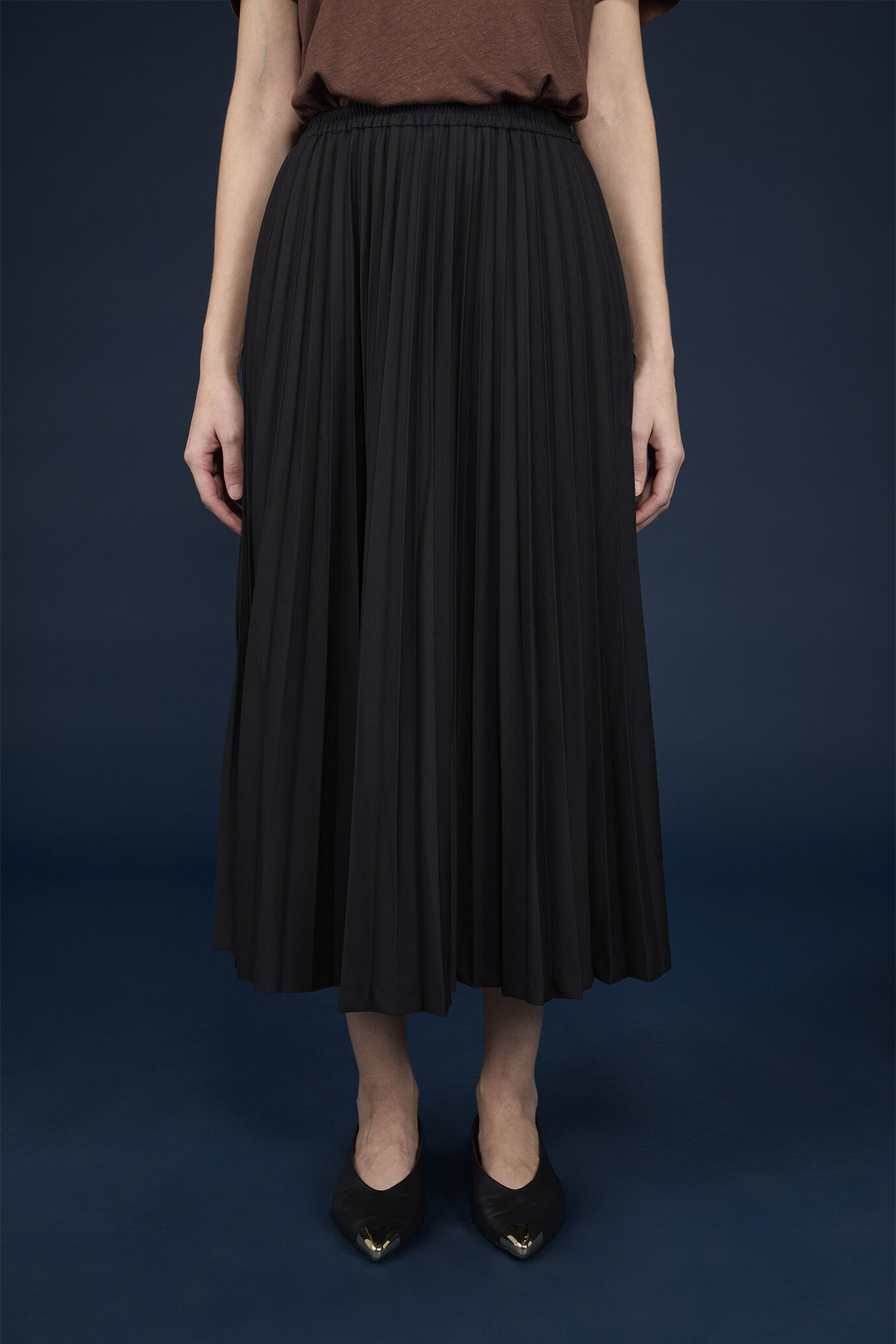 Damen-Faltenrock aus einfarbigem Stoff mit Stickerei innen in normaler Passform image number 1