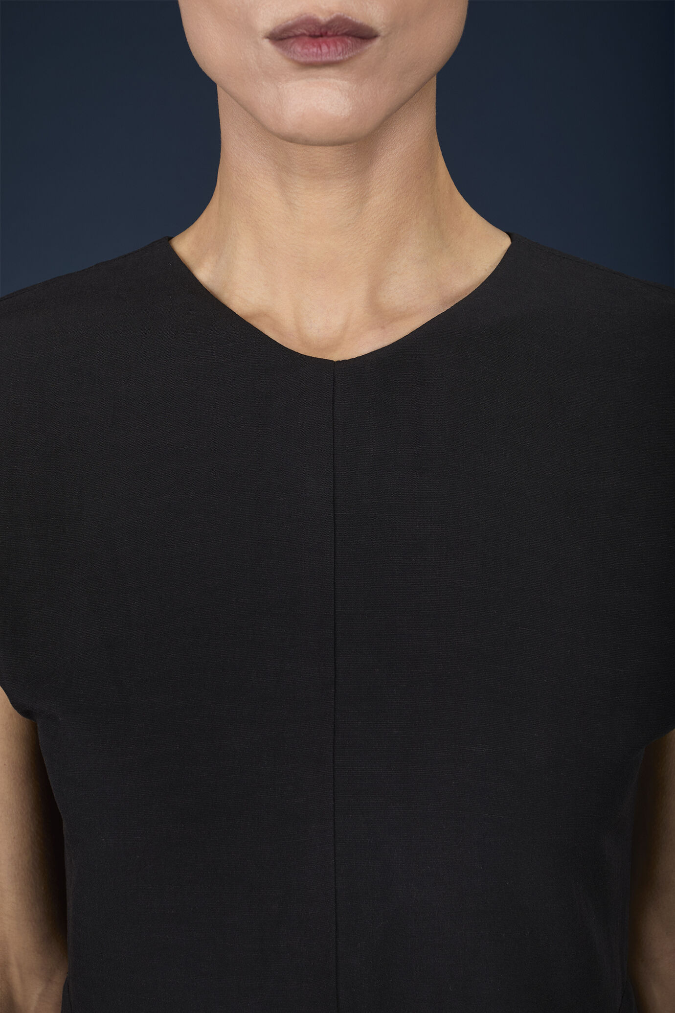 Abito donna lungo con manica a kimono e scollo sul retro image number 3