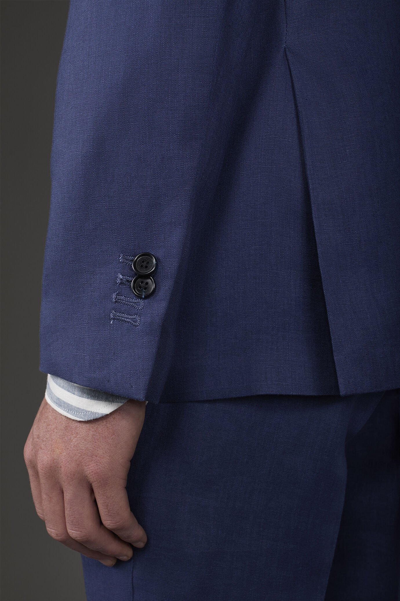 Single-breasted men's suit with flat front trousers, in 100% linen with a washed effect image number 3