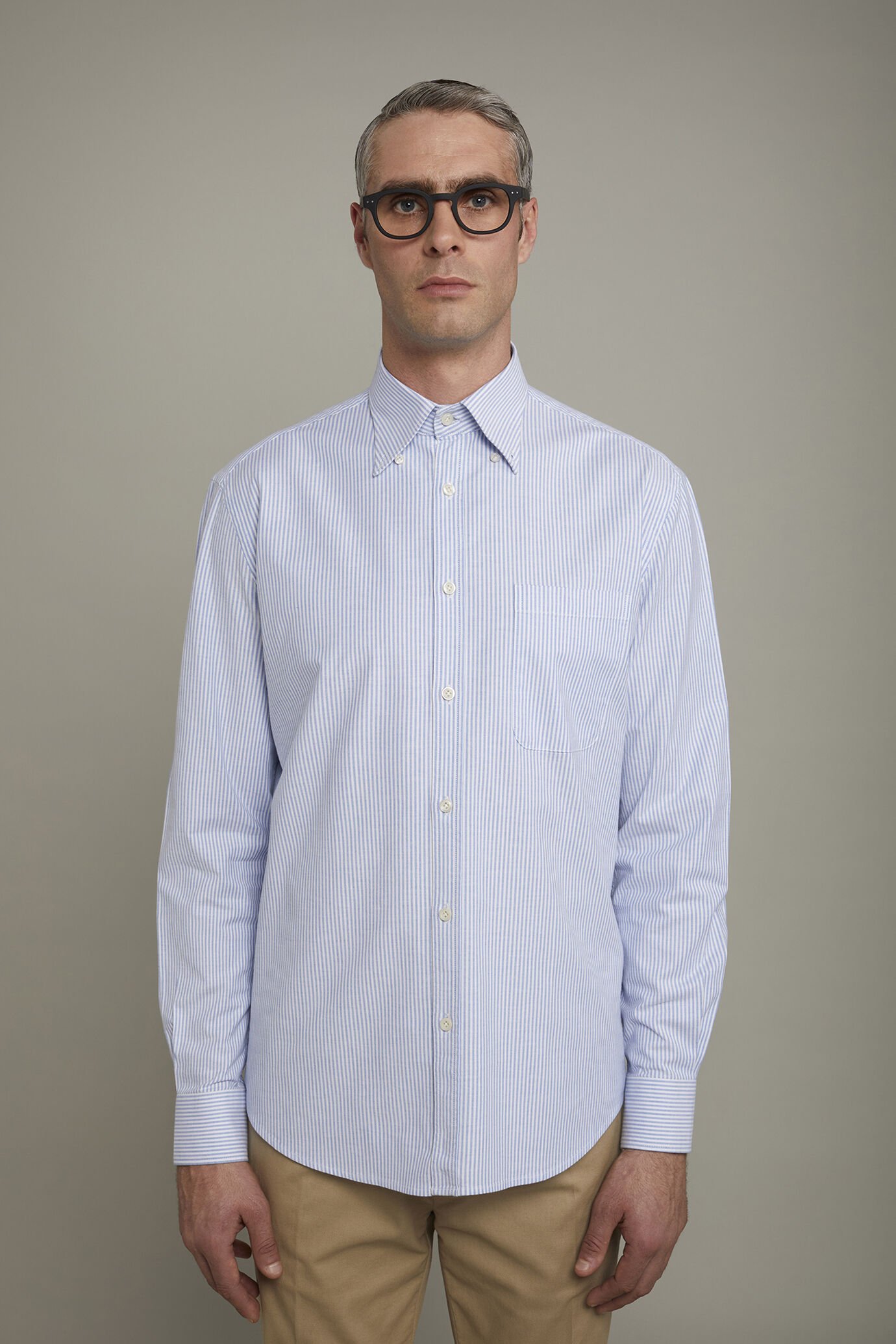 Camicia classica uomo collo button down tessuto Oxford rigato ultra leggero comfort fit image number 2