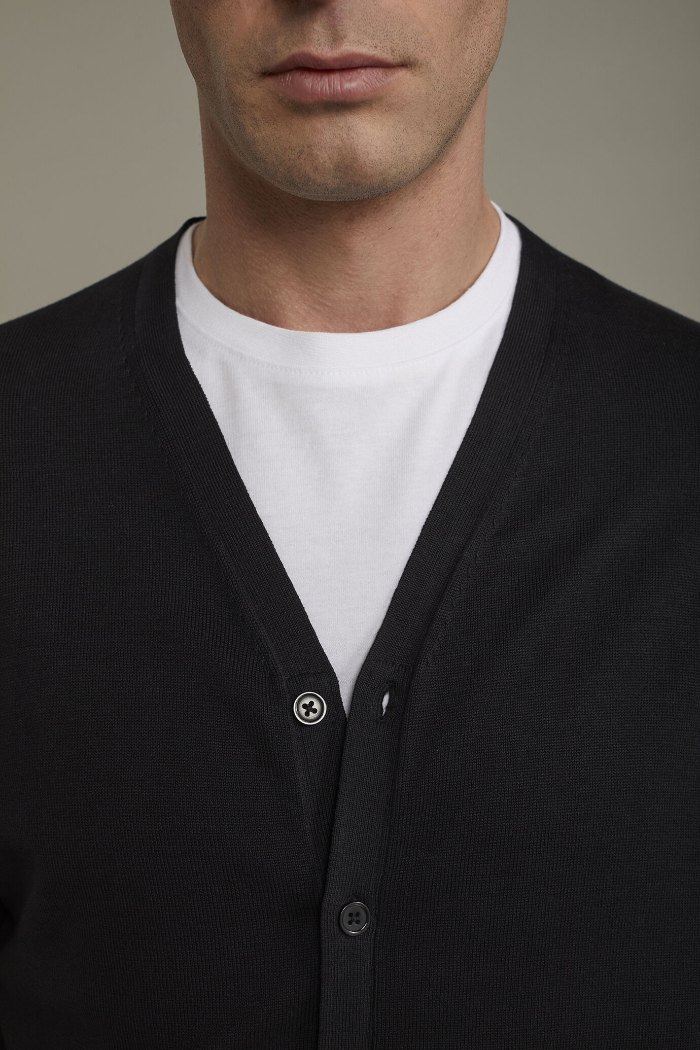 Men's sweater V collar 100% cotton regular fit image number 3