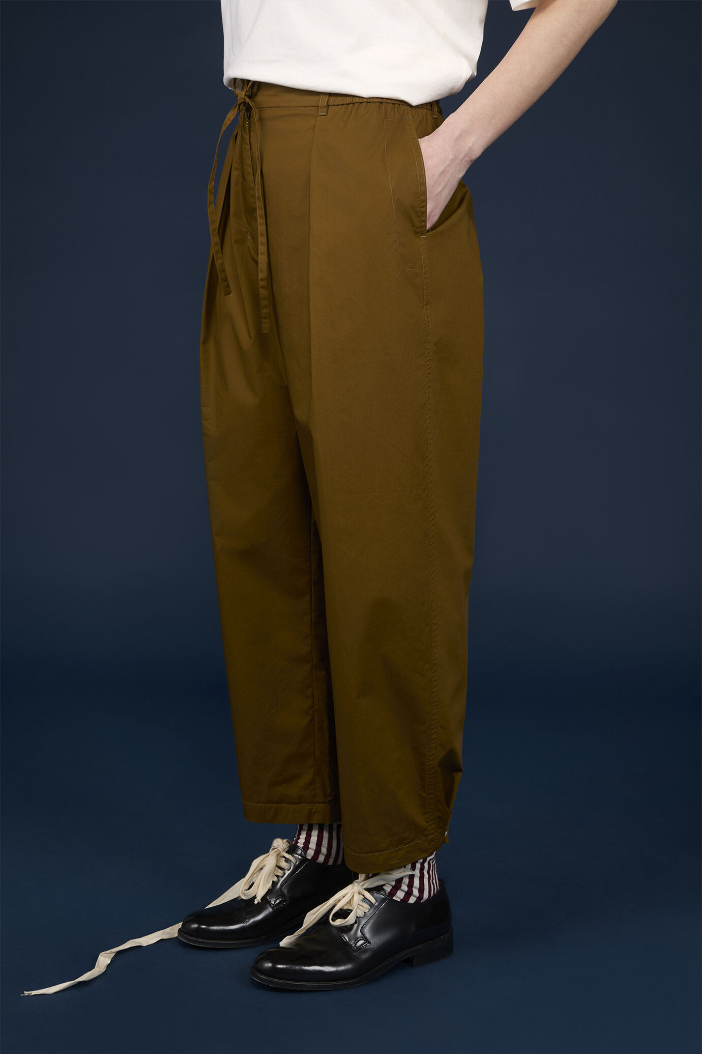 Pantalone donna con pince 100% cotone image number 2