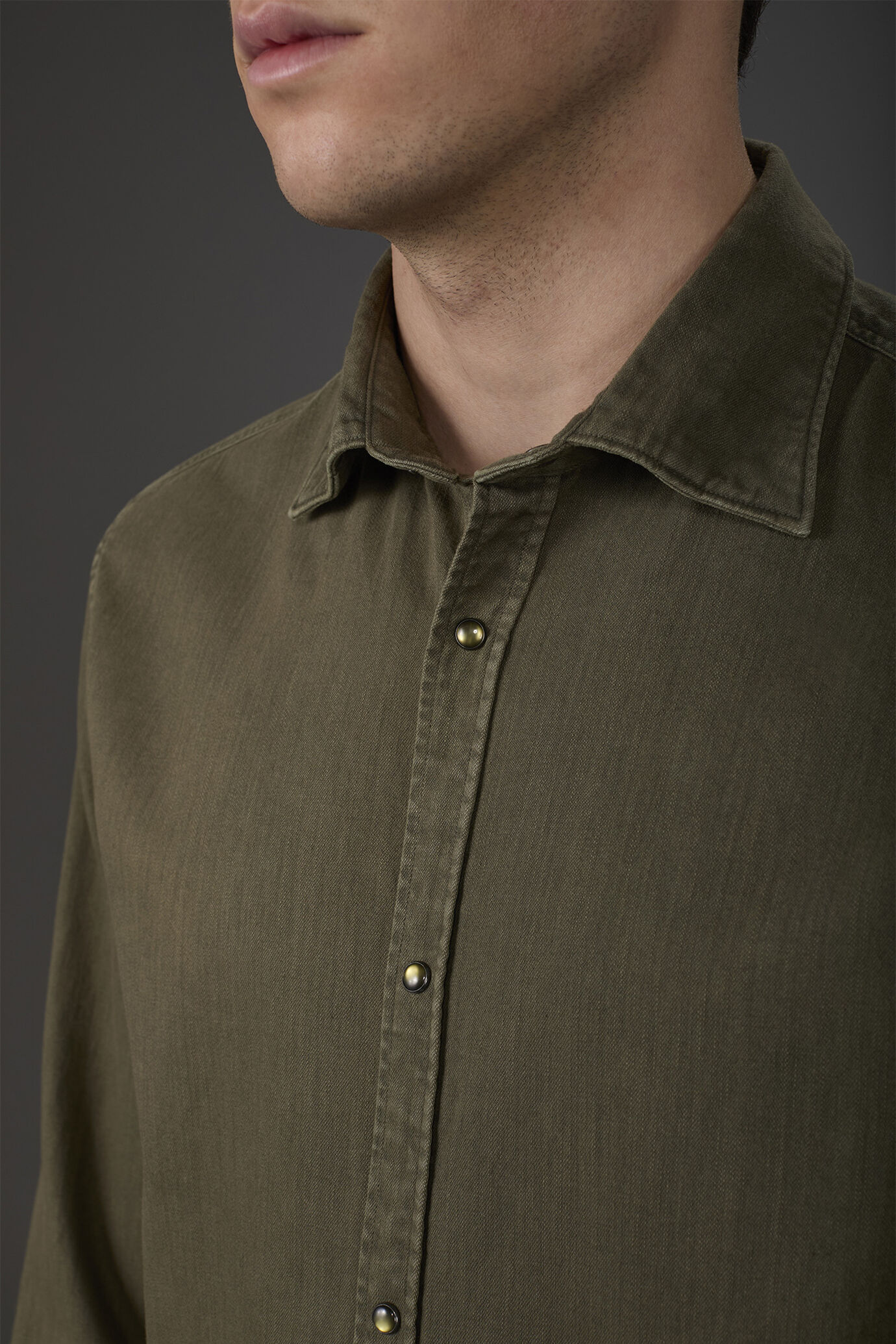 Camicia uomo casual collo classico tessuto chambray image number 1