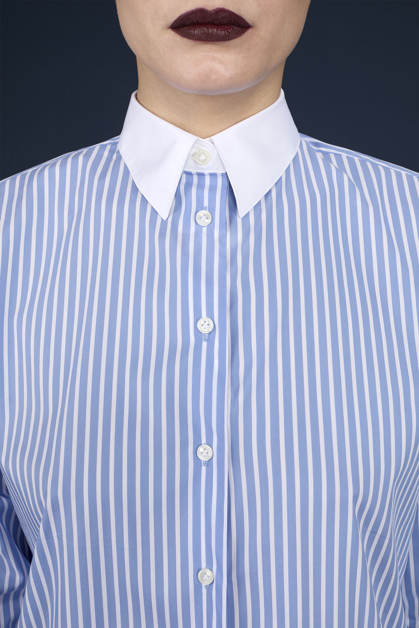 Classic women's shirt in yarn-dyed broad-striped fabric with white collar and cuffs regular fit image number 2