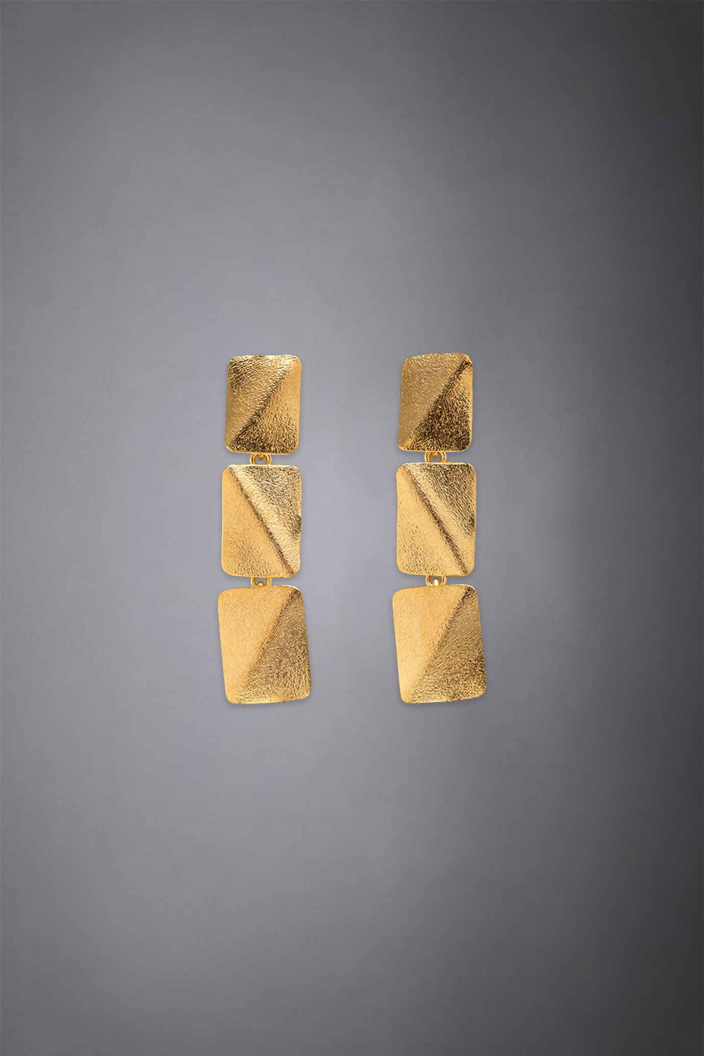 Women's earrings made of brass