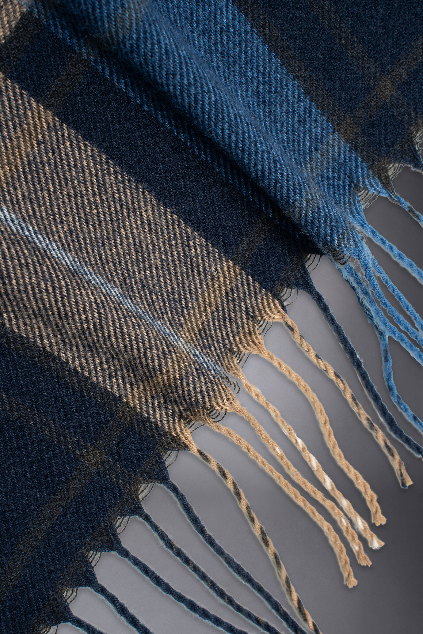Men's patterned scarf image number 1