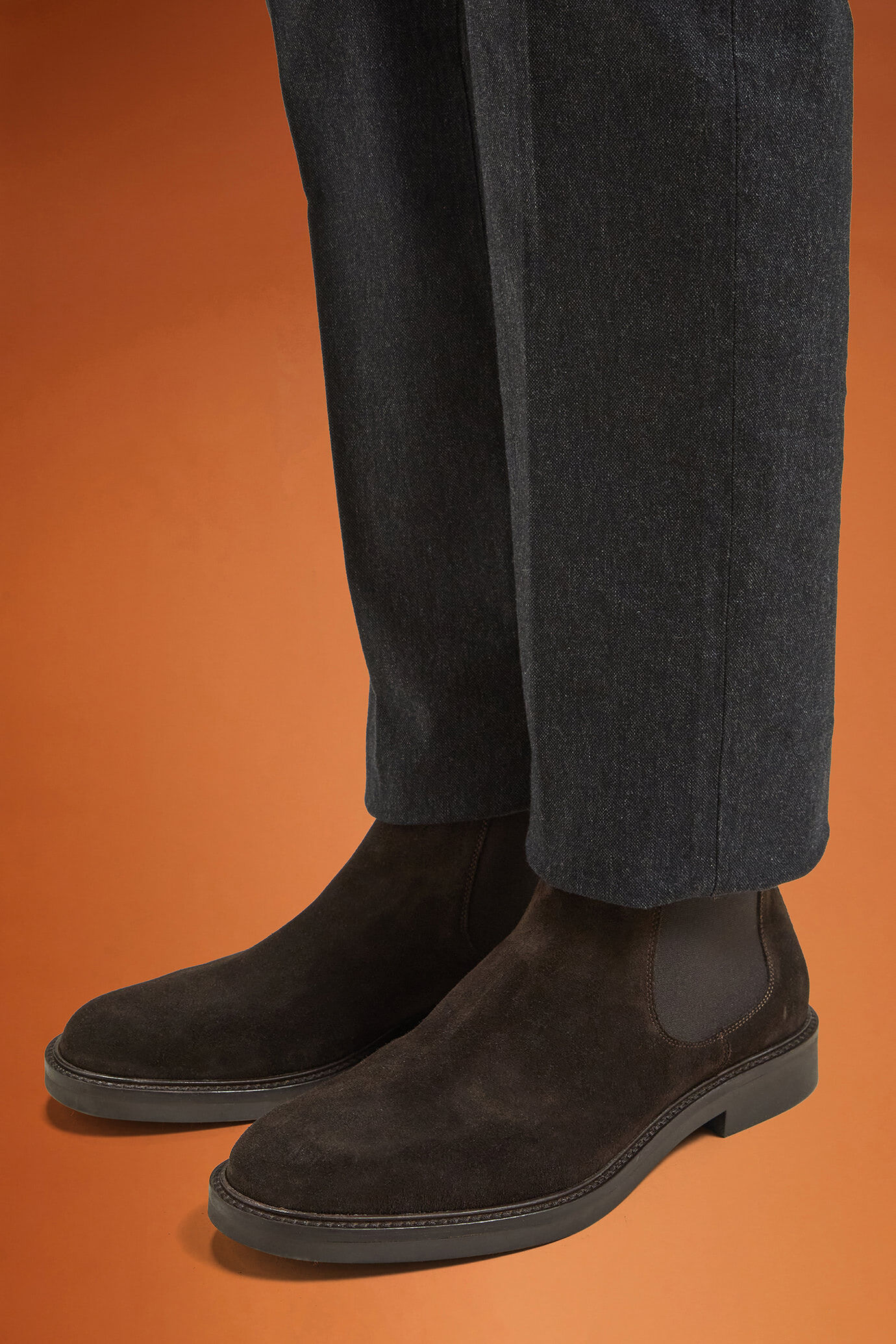 Chelsea-Stiefel für Herren aus 100 % echtem Wildleder mit Gummisohle image number 4