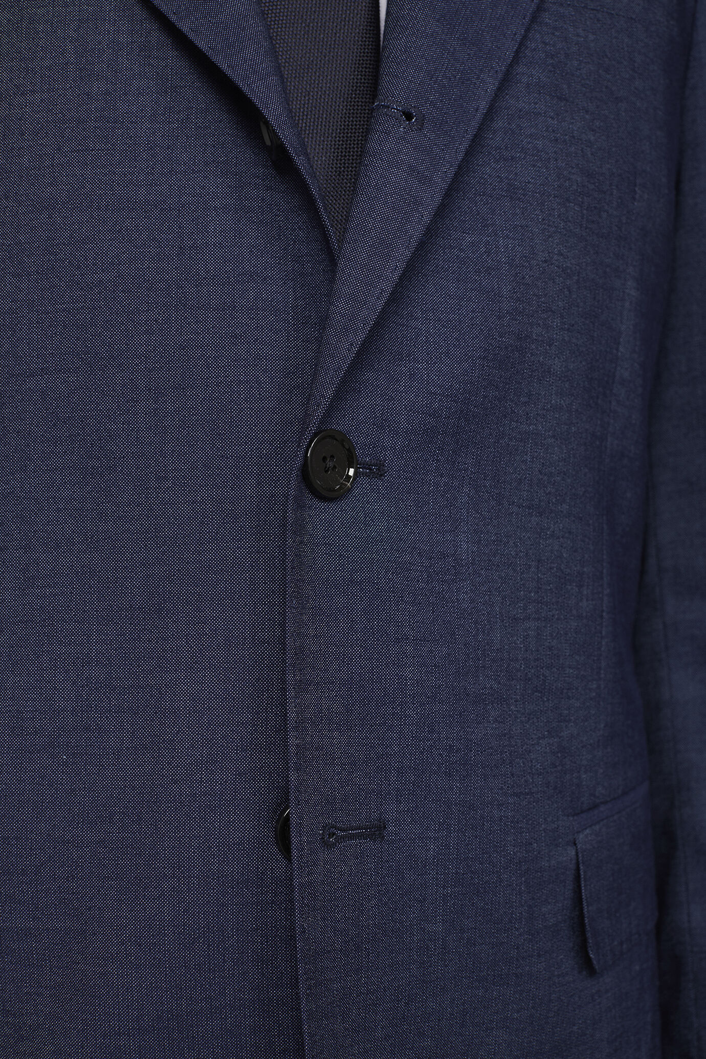 Einreihiger Drei-Knopf-Anzug für Herren in normaler Passform image number 4