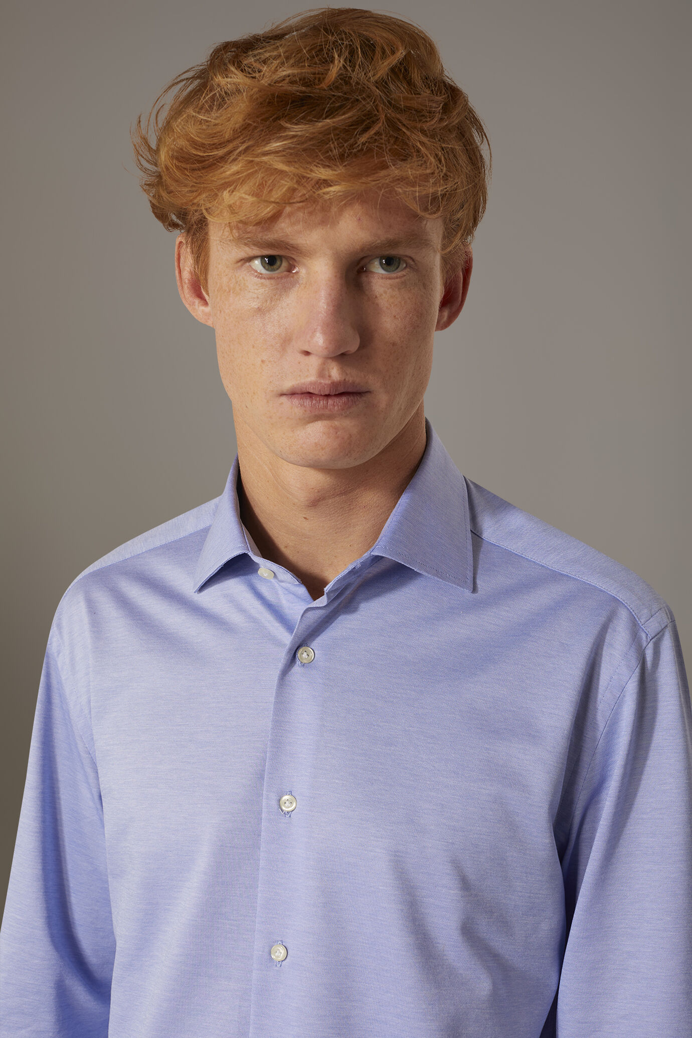 Camicia classica lavata con collo francese comfort fit tessuto jersey image number 1