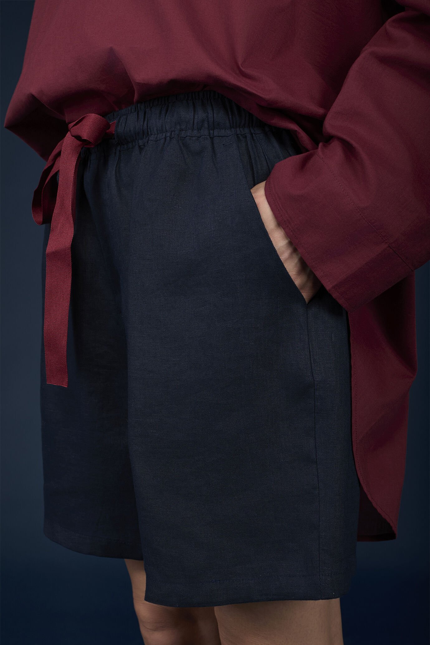 Short Bermuda skirt with elastic waist and adjustable contrasting drawstring 100% linen image number 3