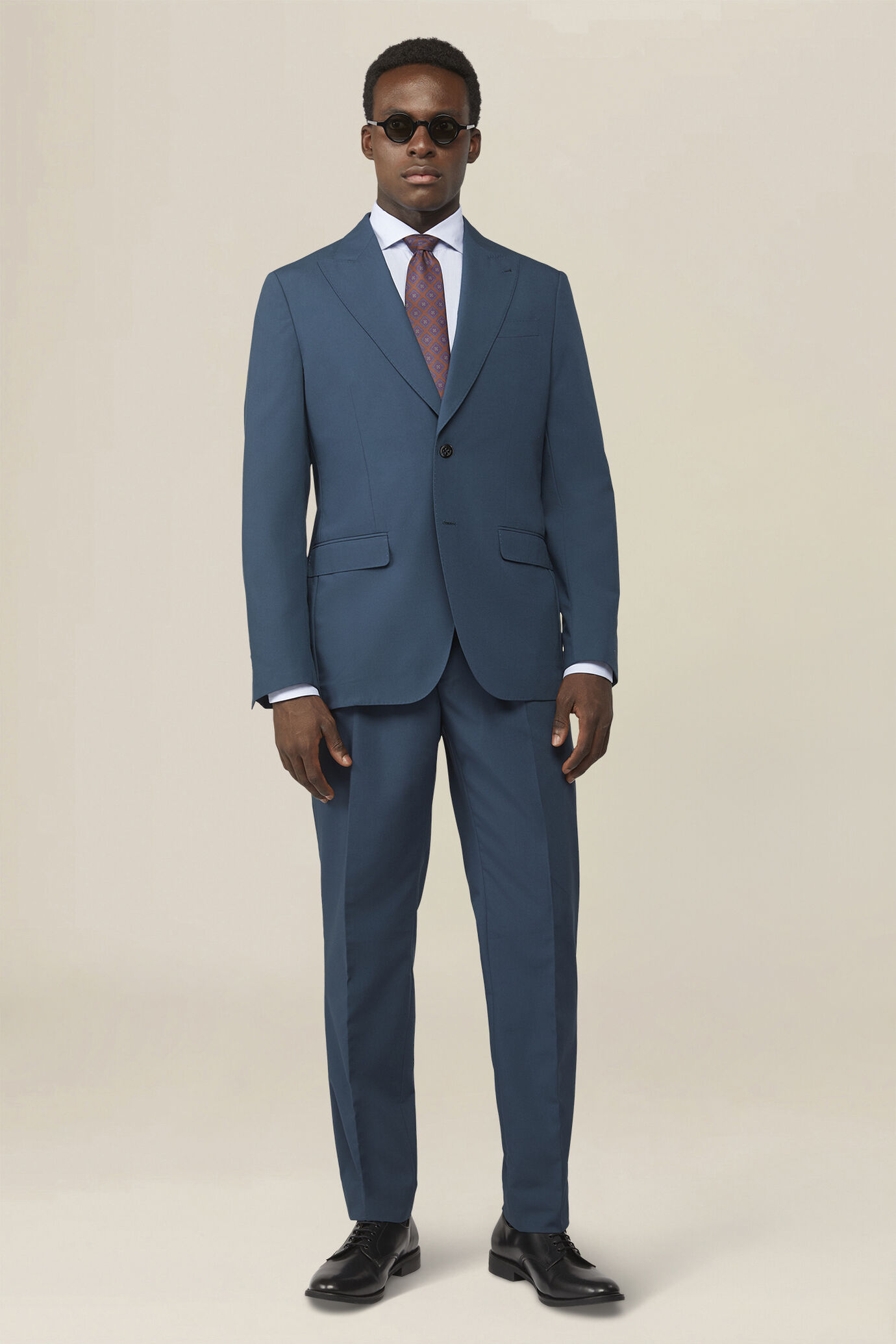 Costume homme uni avec veste &agrave; col en pointe, coupe classique image number 0