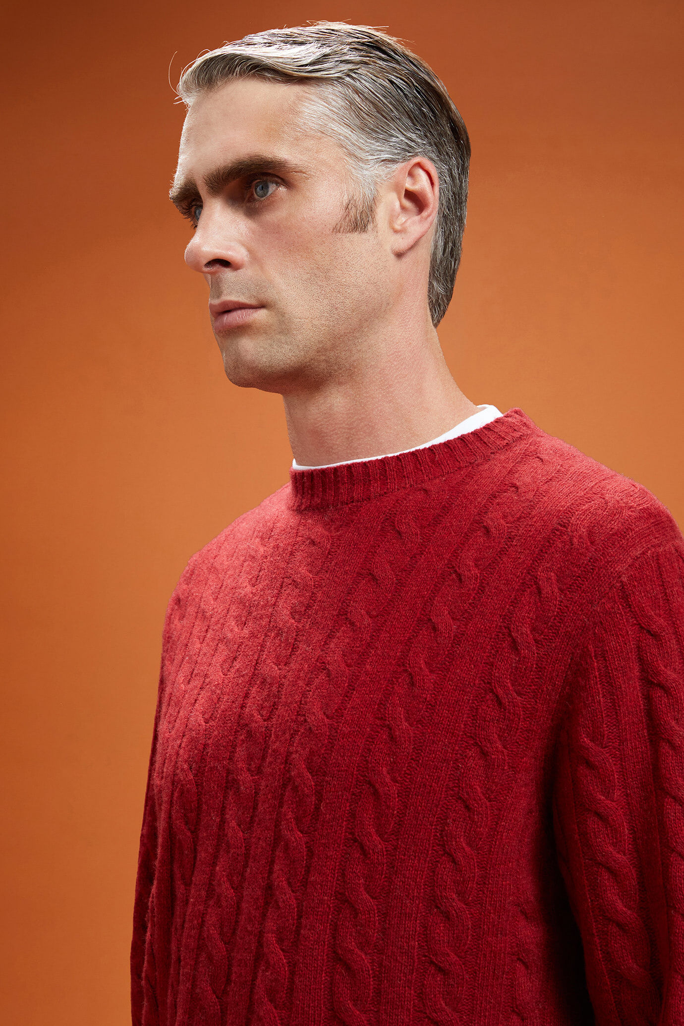 Men's lambswool crew neck jumper in a regular fit image number 3