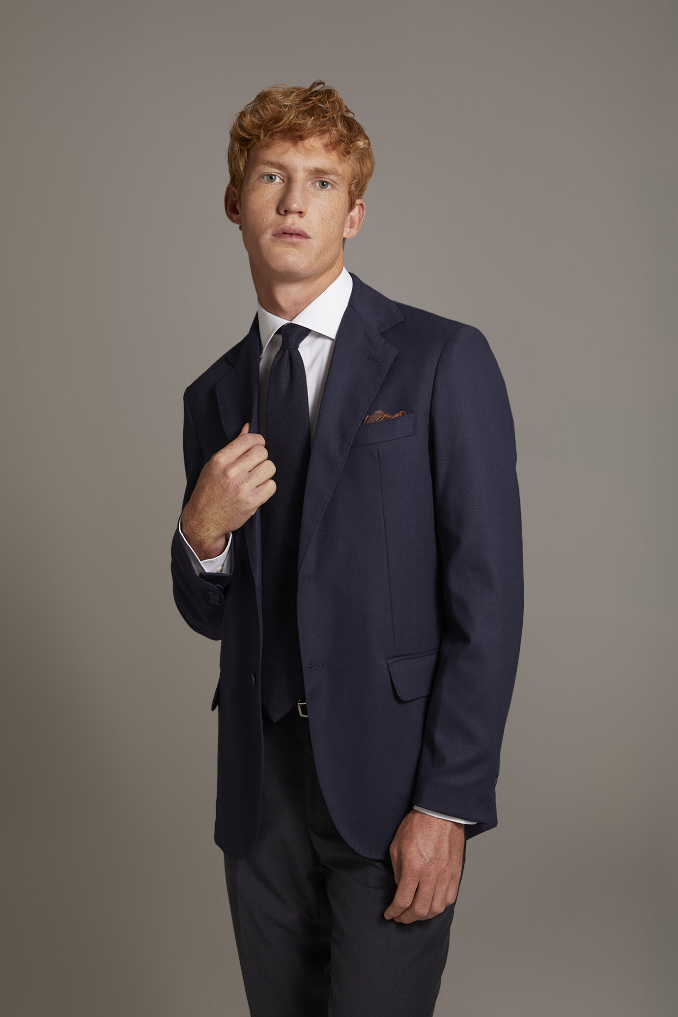 Giacca monopetto con tasche a pattina tessuto armaturato tinta unita image number 2