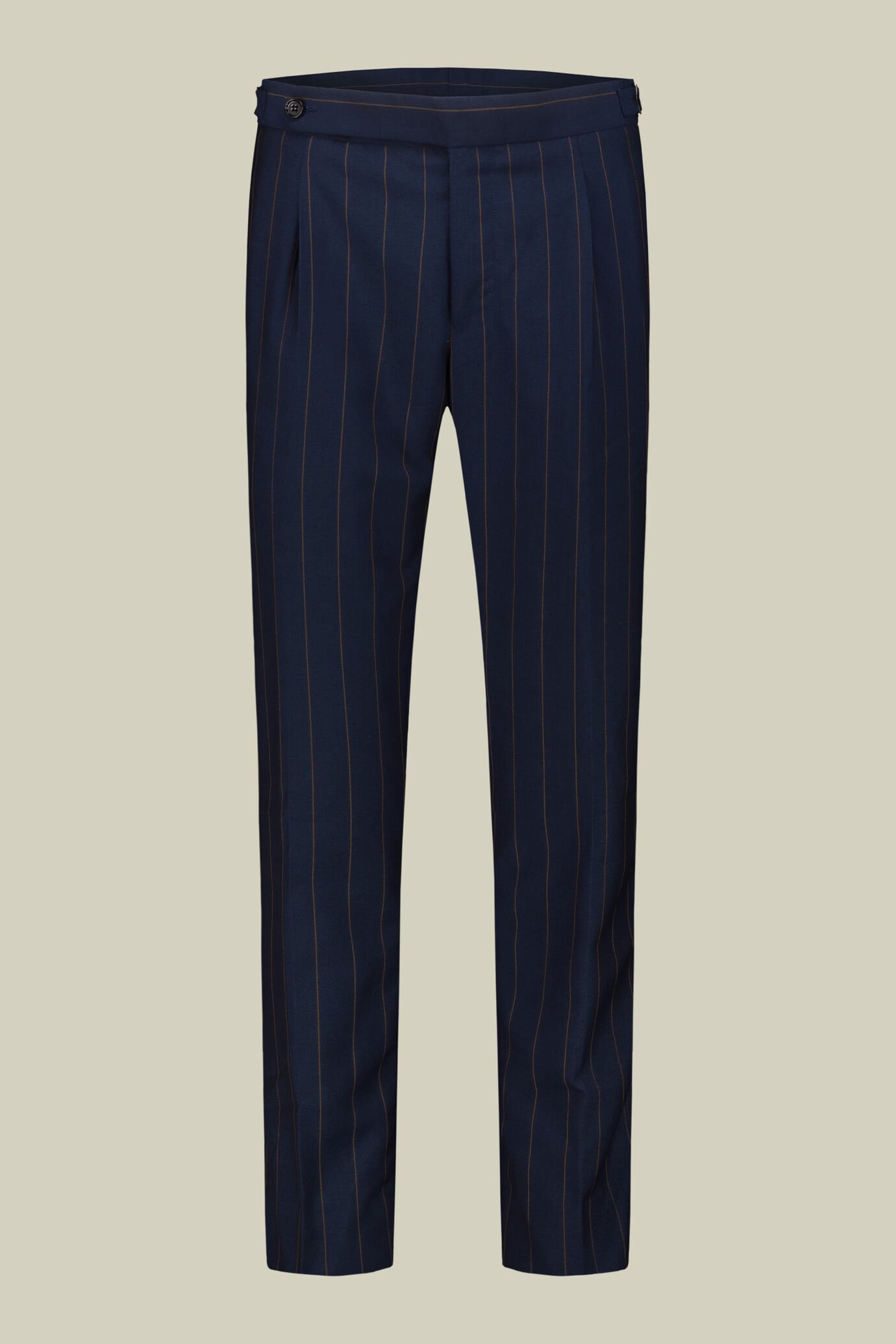 Abito uomo tessuto gessato con pantaloni doppia pince e giacca con collo a lancia image number 6