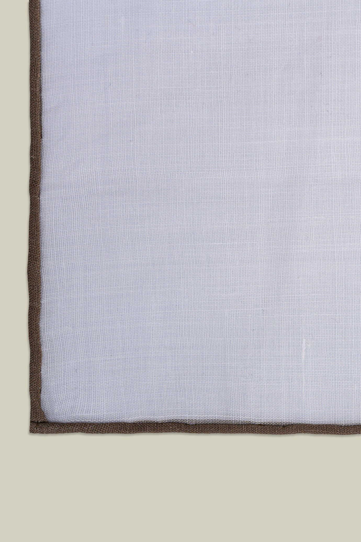 Single-colour pocket square for men with coloured border 100% linen image number 2