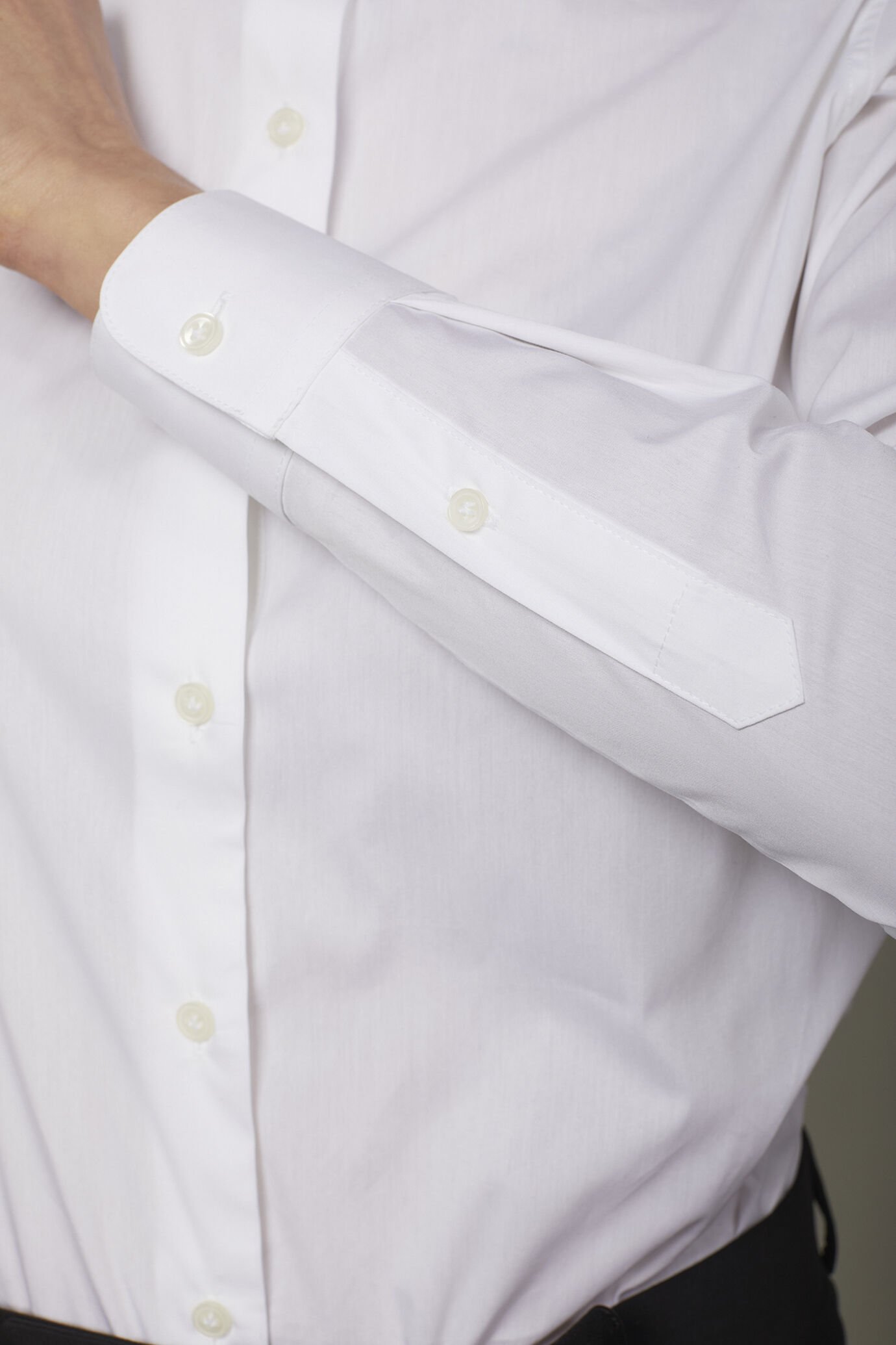 Women's classic solid color stretch cotton shirt image number 4