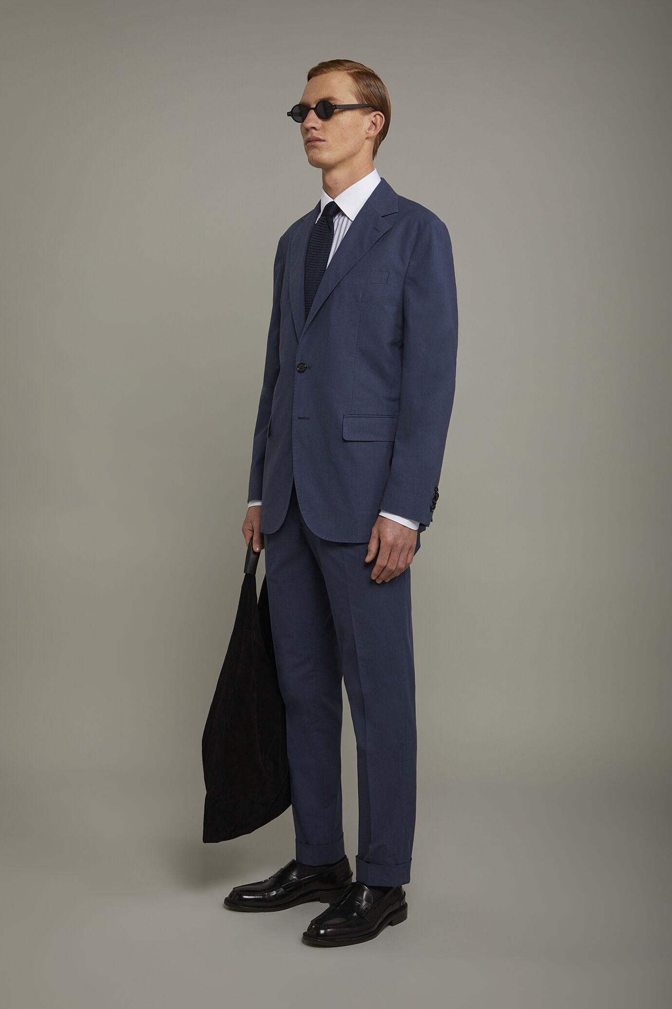 Klassische Herrenhose mit doppeltem Abnäher in normaler Passform aus Slub-Stoff image number 1