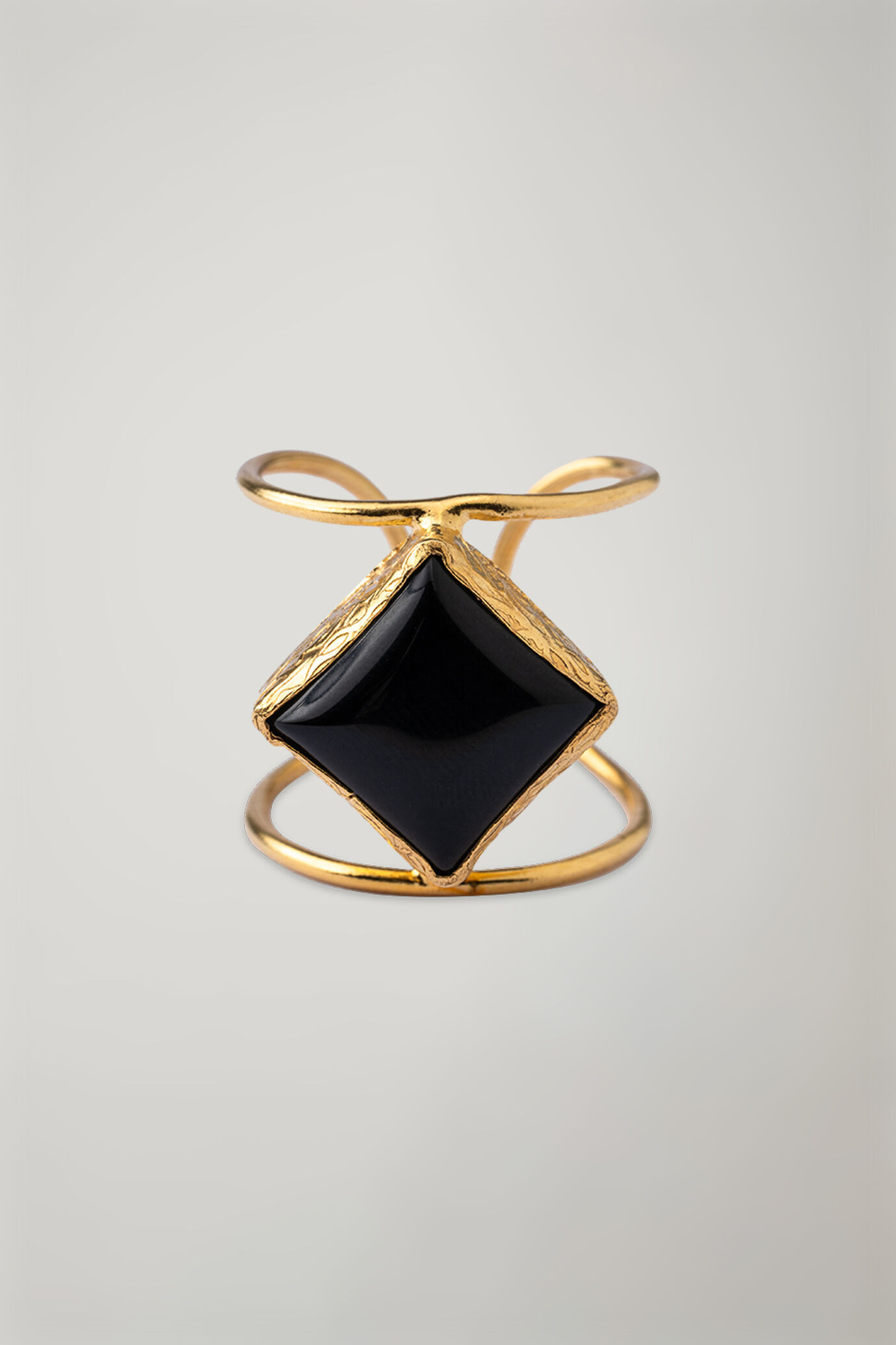 Women's gold-plated brass ring with dark green gemstone image number 0