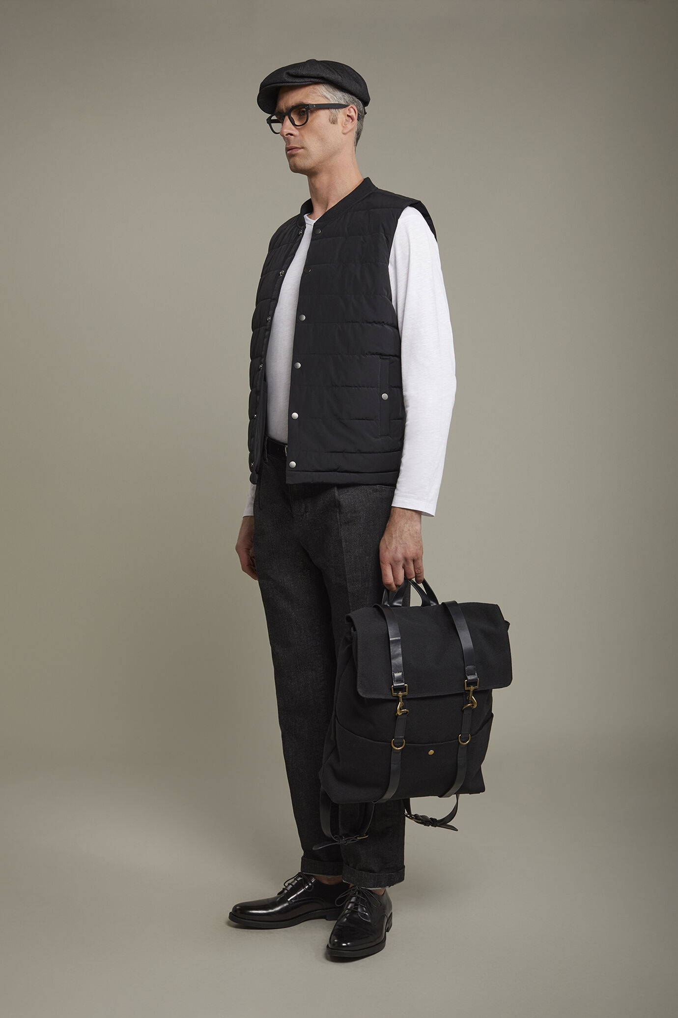 Men’s reversible sleeveless vest with lightweight padding regular fit image number 1