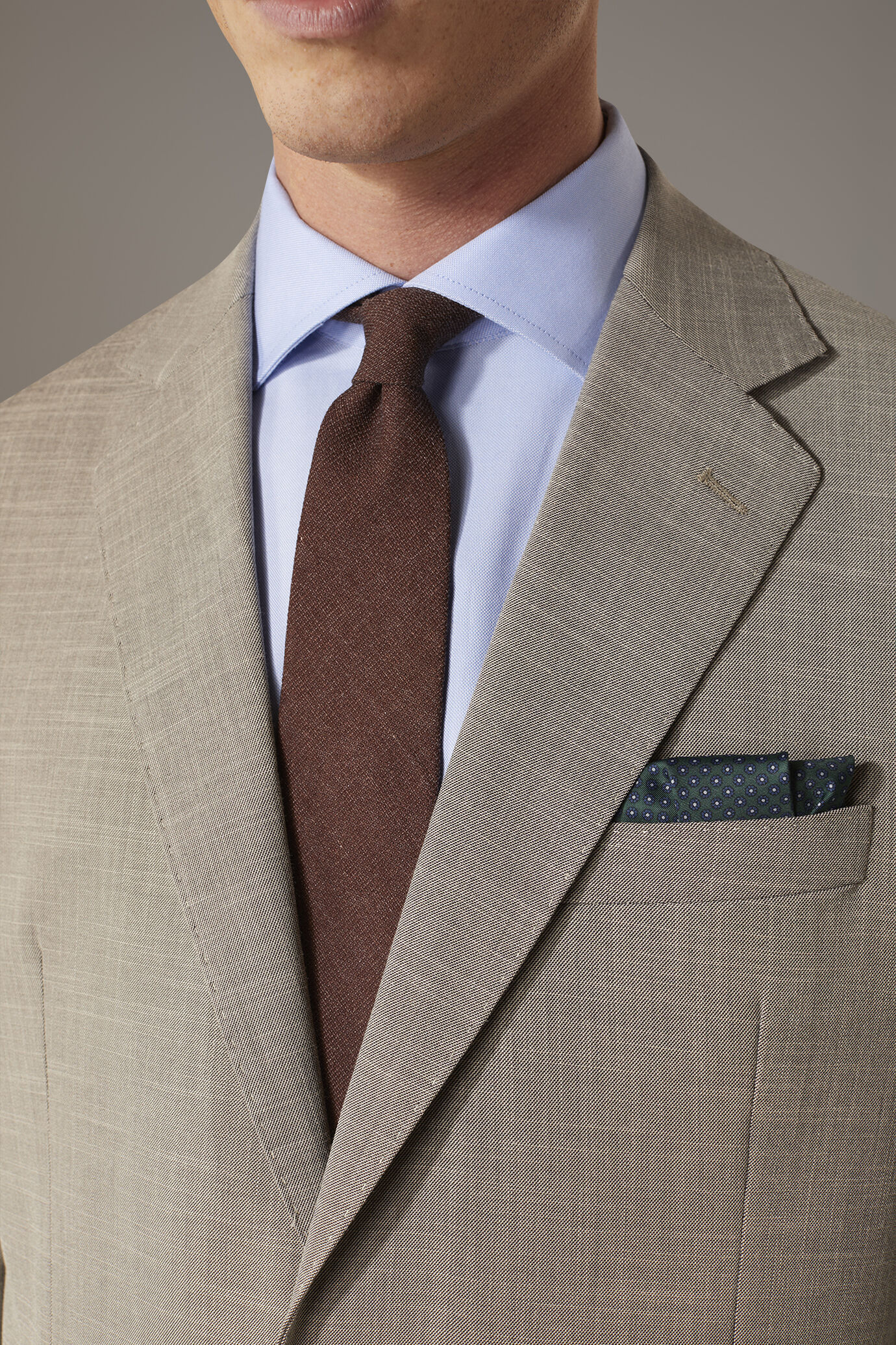 Regular fit single-breasted suit in grisaille fabric image number 2
