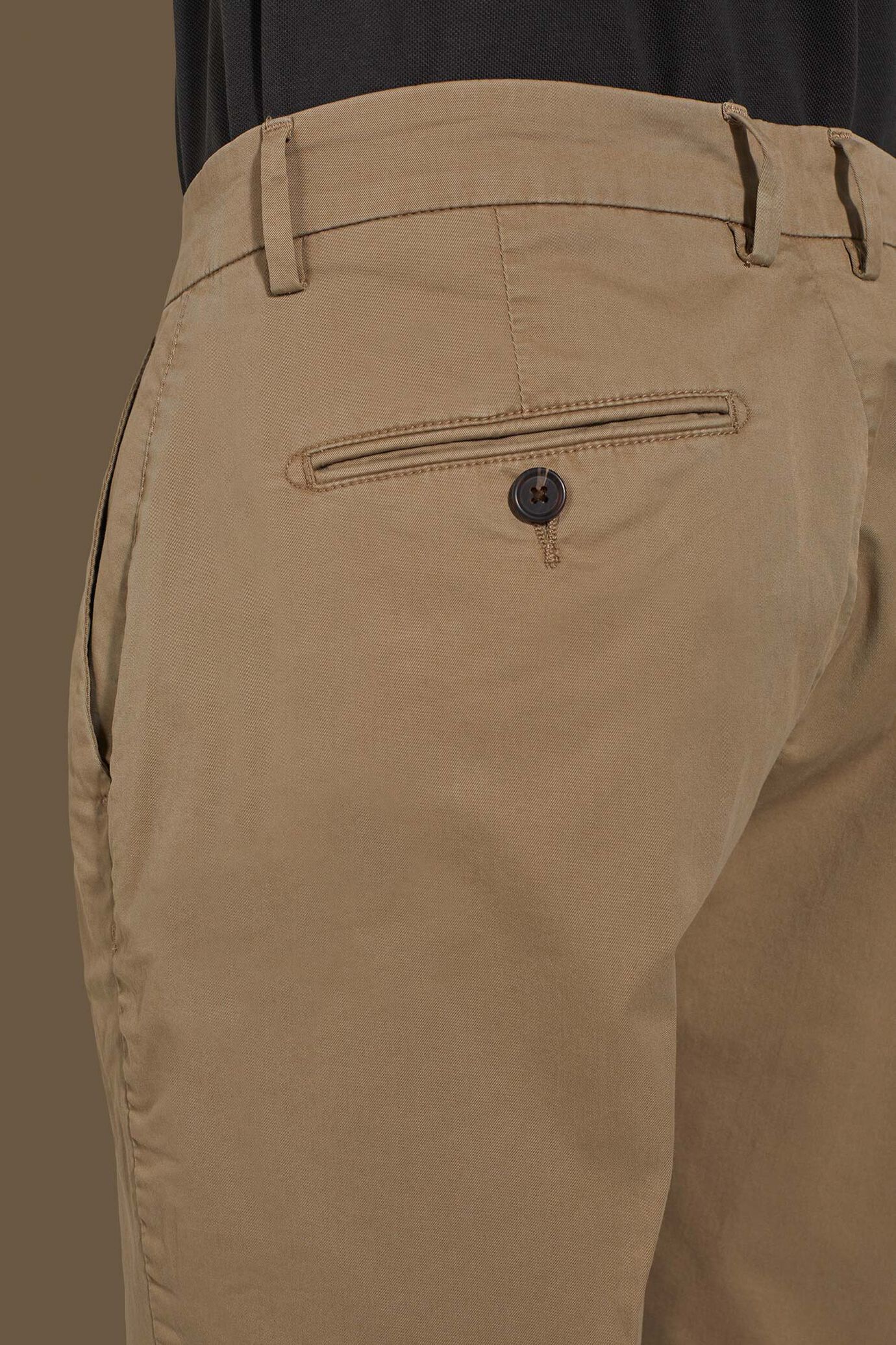 Classic bermuda twill stretch construction image number 3