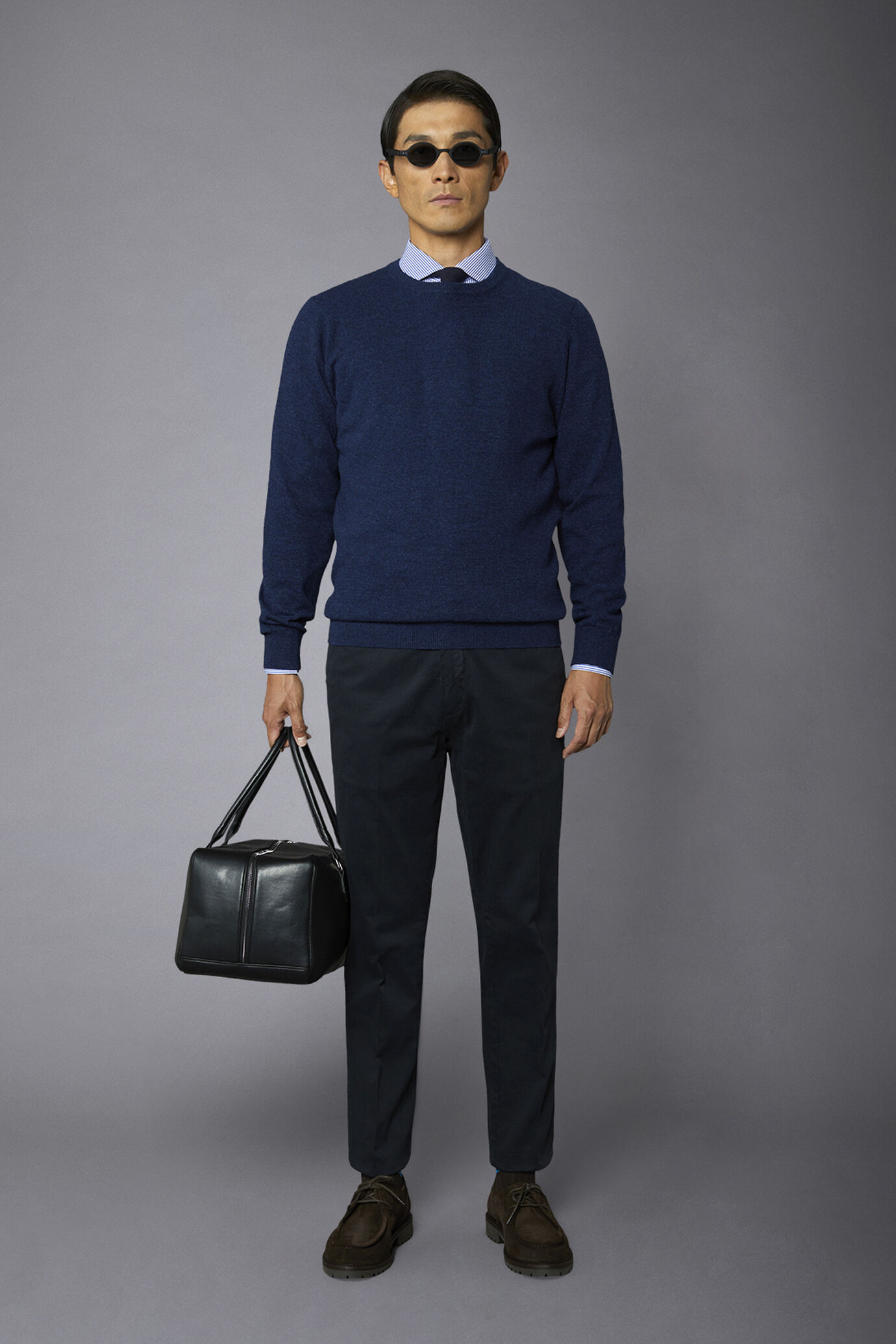 Men's classic chino pants regular fit twill construction