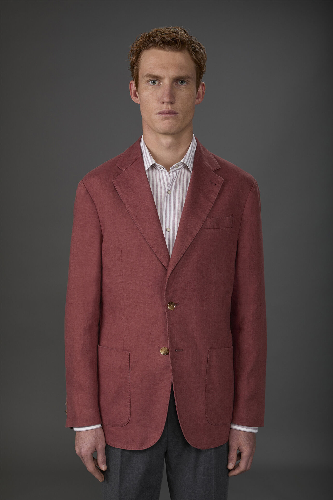 Veste homme à simple boutonnage, non doublée, avec revers classique et poches à rabat en 100% lin image number 1