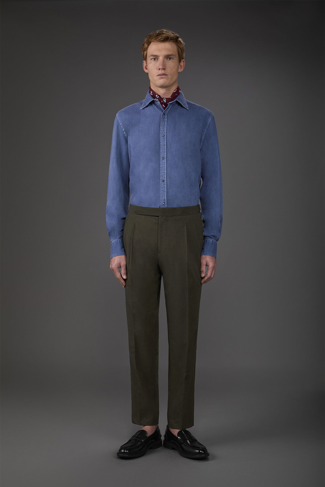 Chemise décontractée pour homme à col classique, tissu chambray image number 2
