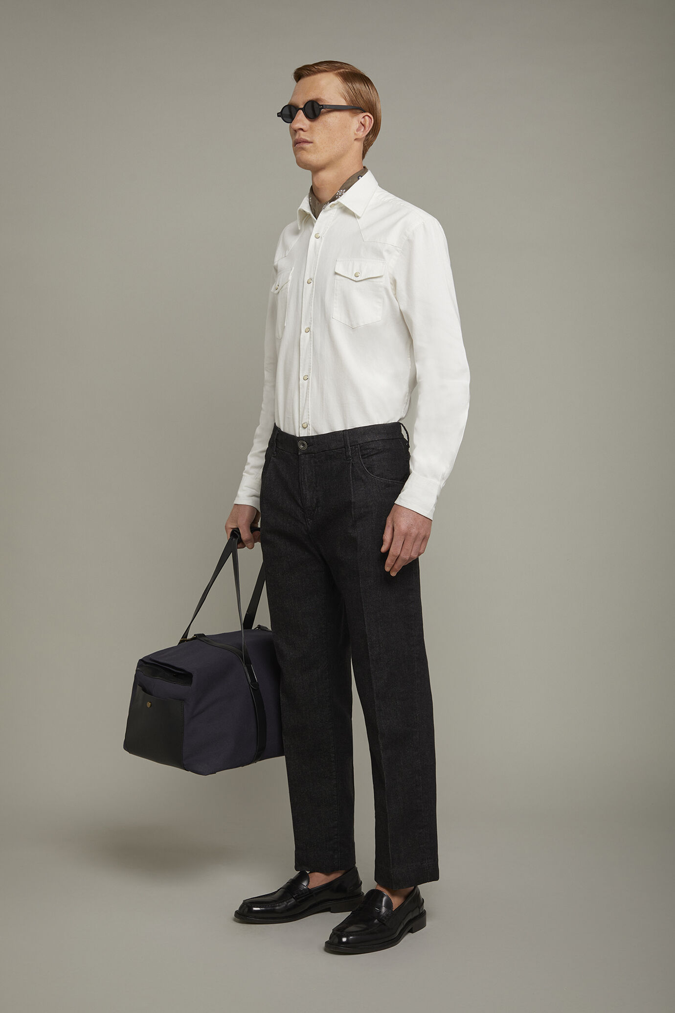 Pantalone uomo con piccola pince tessuto in denim regular fit image number 1