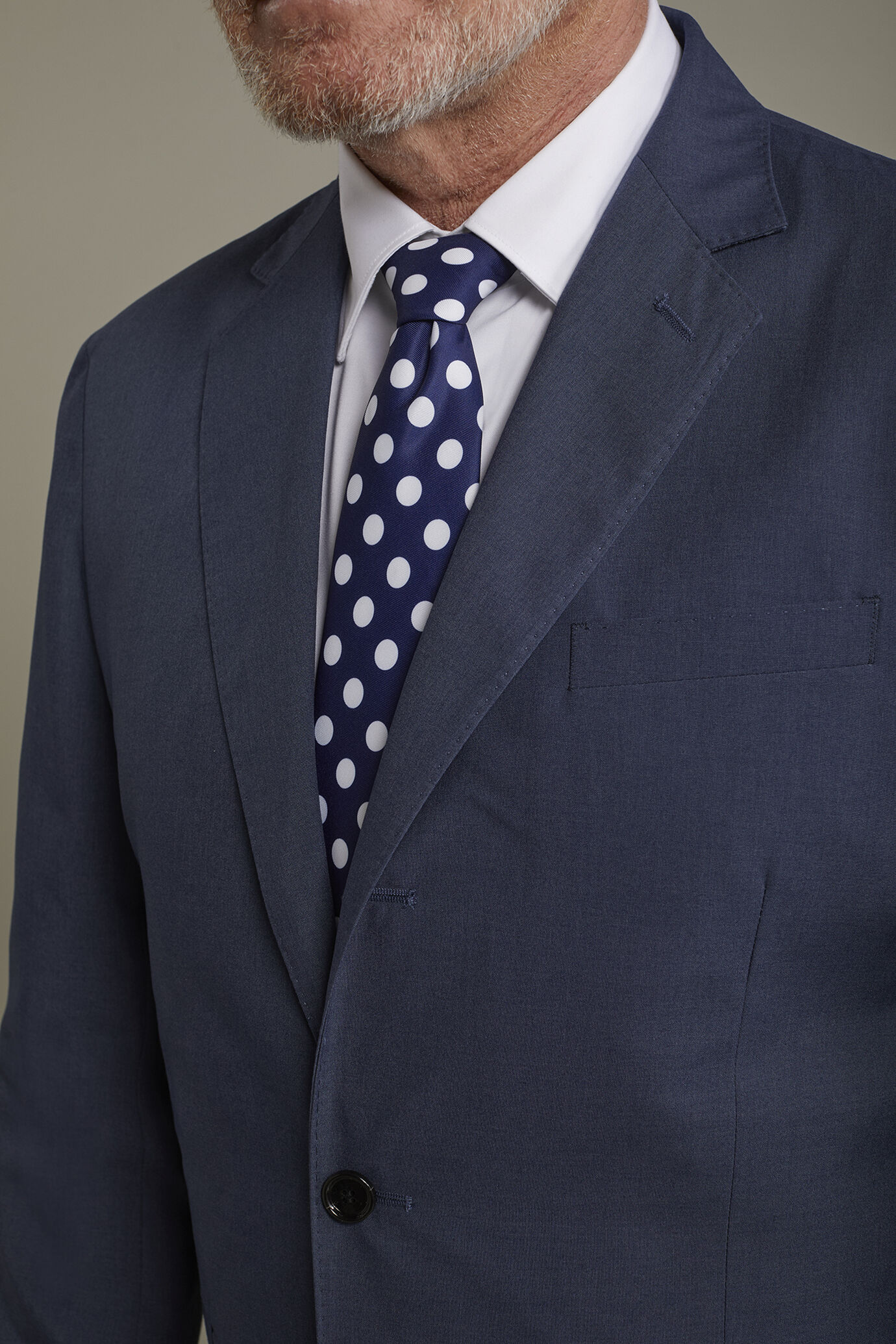 Costume homme à simple boutonnage couleur unie coupe régulière image number 3