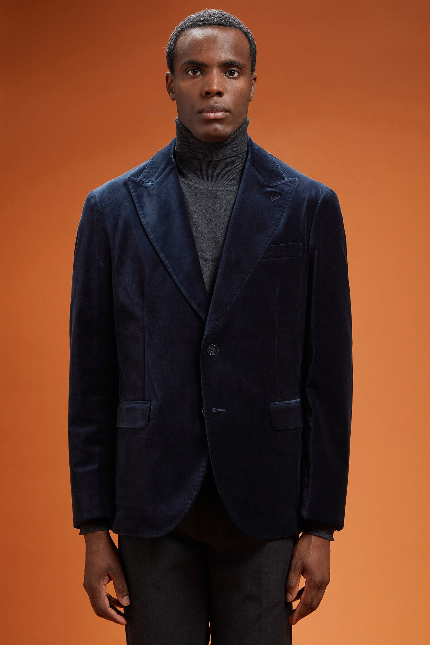 Giacca uomo monopetto con collo a lancia in velluto di cotone regular fit image number 0