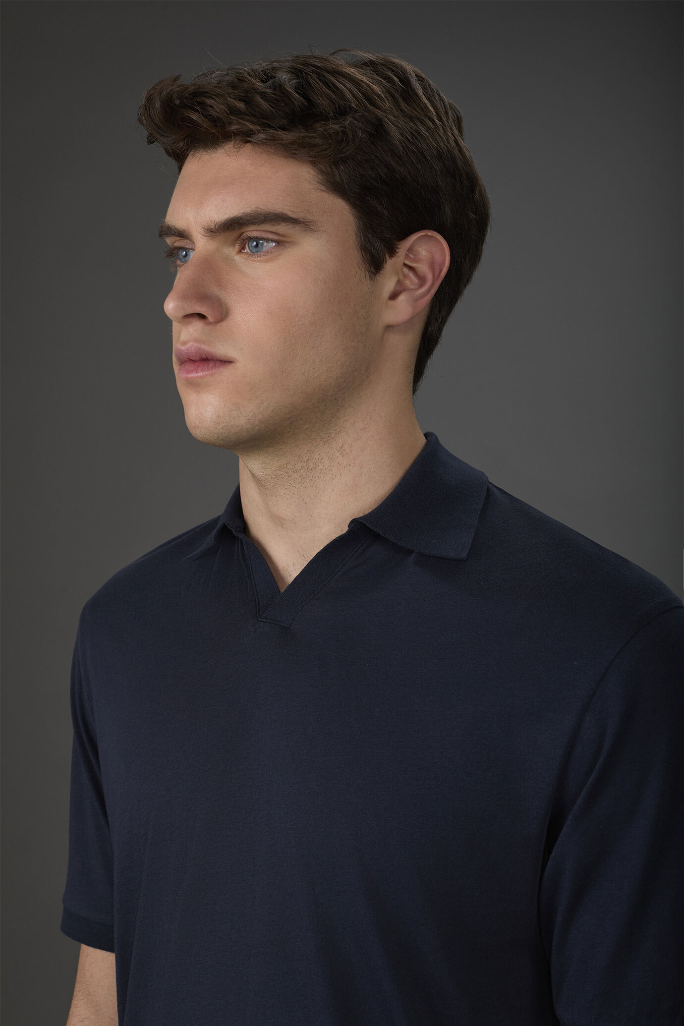 Men's short-sleeved 100% organic cotton polo shirt with derby collar image number 2