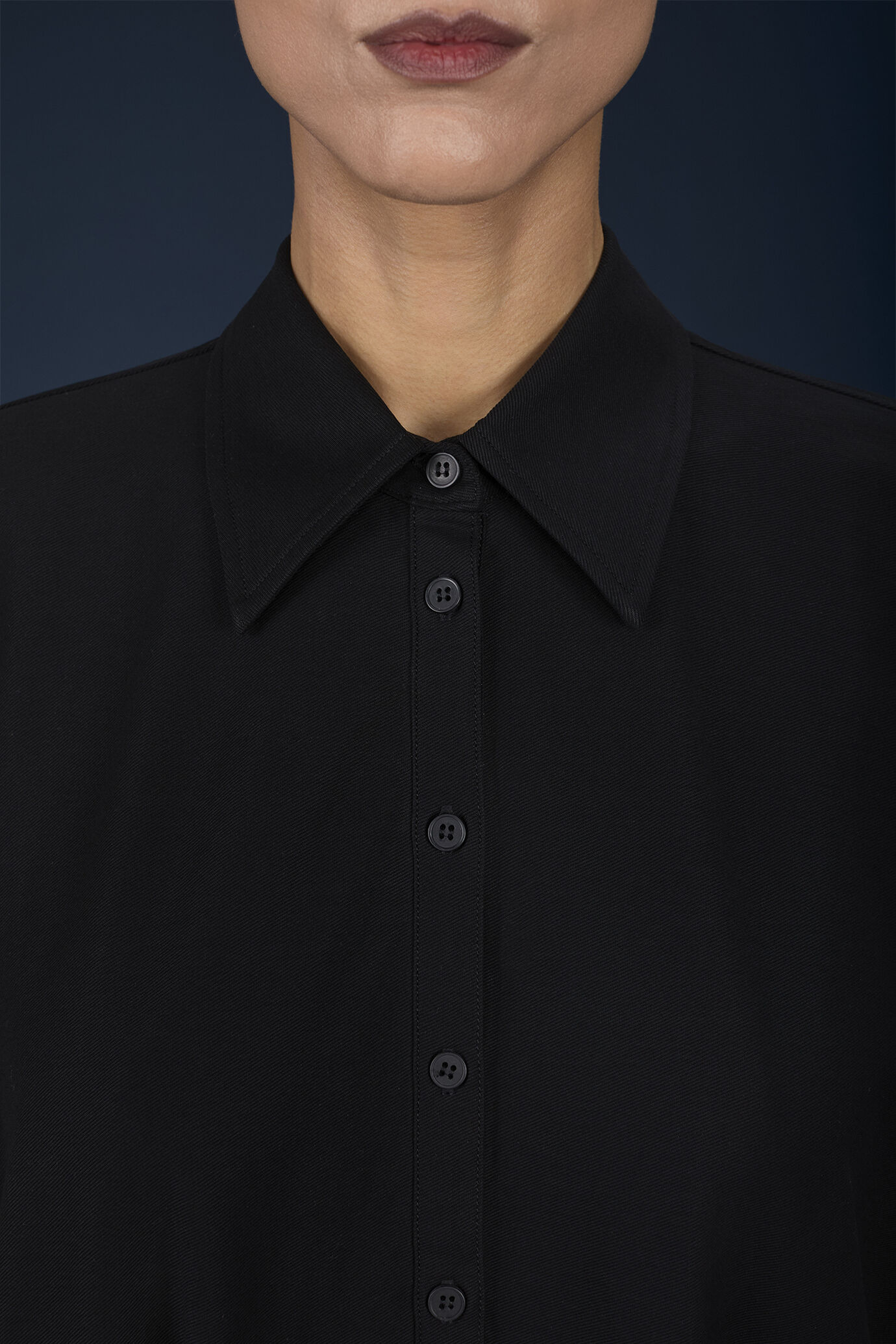 Abito donna con scollo polo oversized con spacchi laterali image number 2