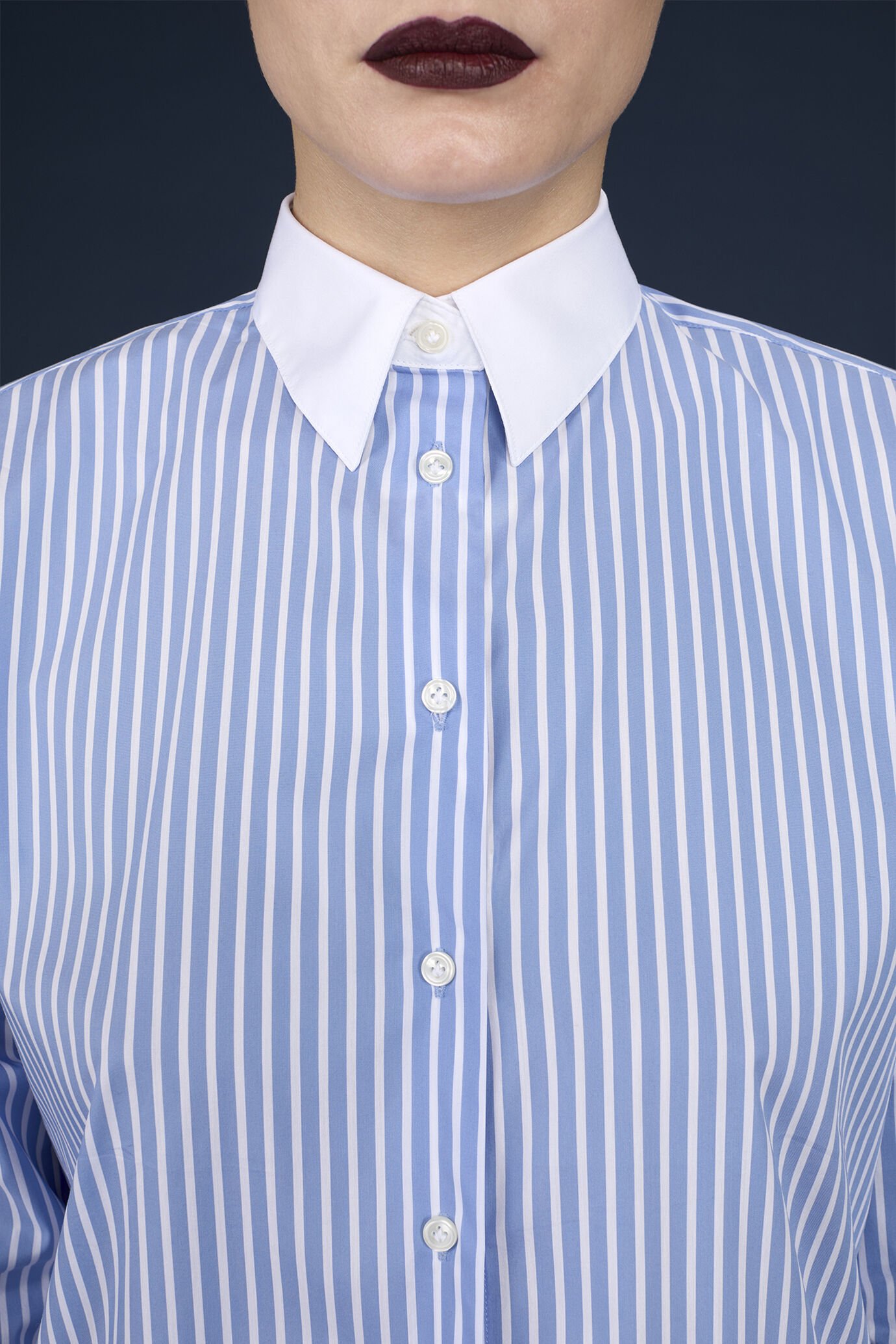 Classic women's shirt in yarn-dyed broad-striped fabric with white collar and cuffs regular fit image number 2