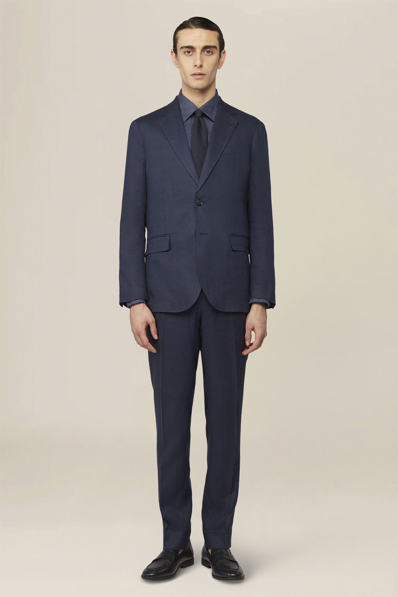 Single-breasted men's suit with flat front trousers, in 100% linen with a washed effect image number 1