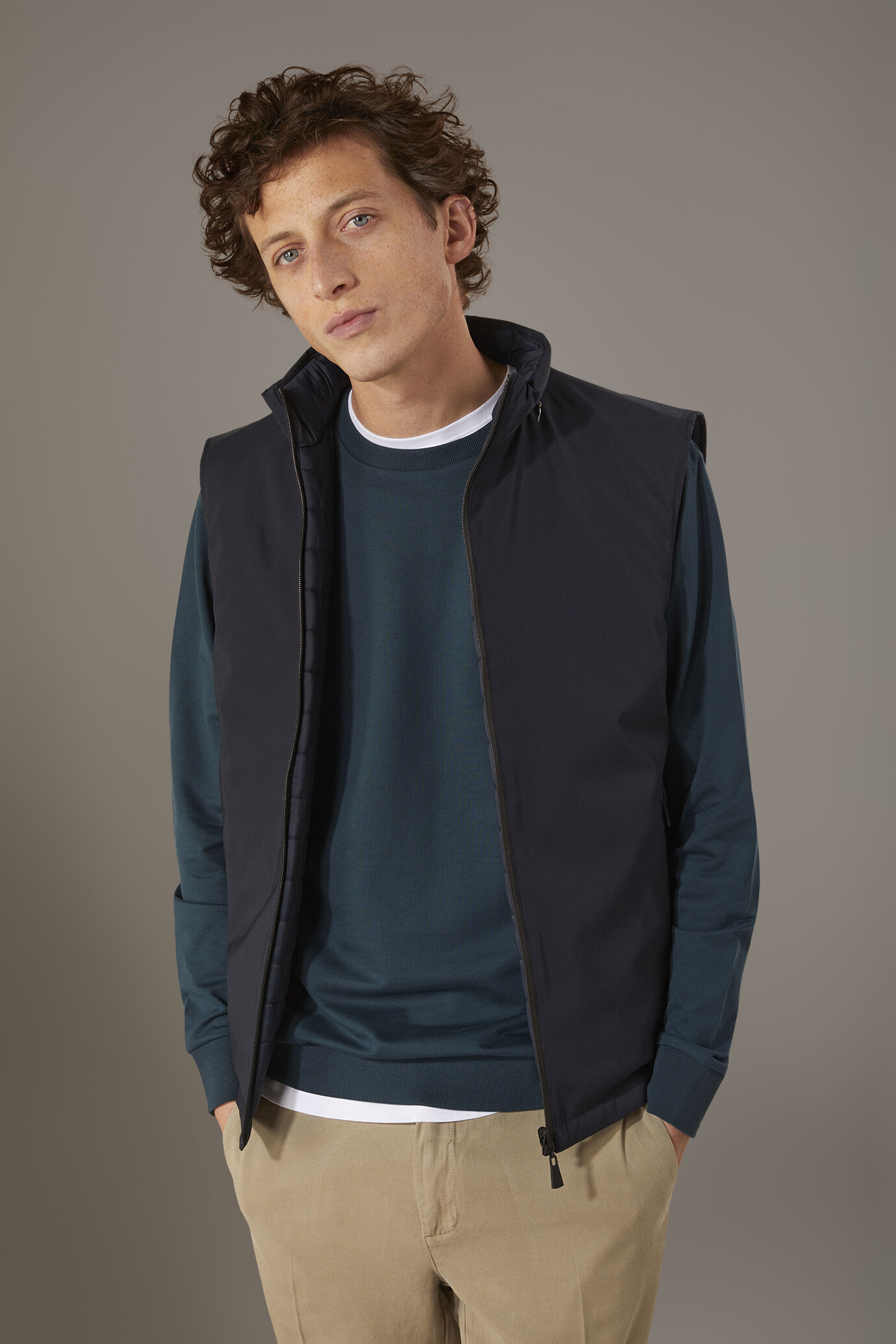 Smanicato reversibile con cappuccio antipioggia image number 2