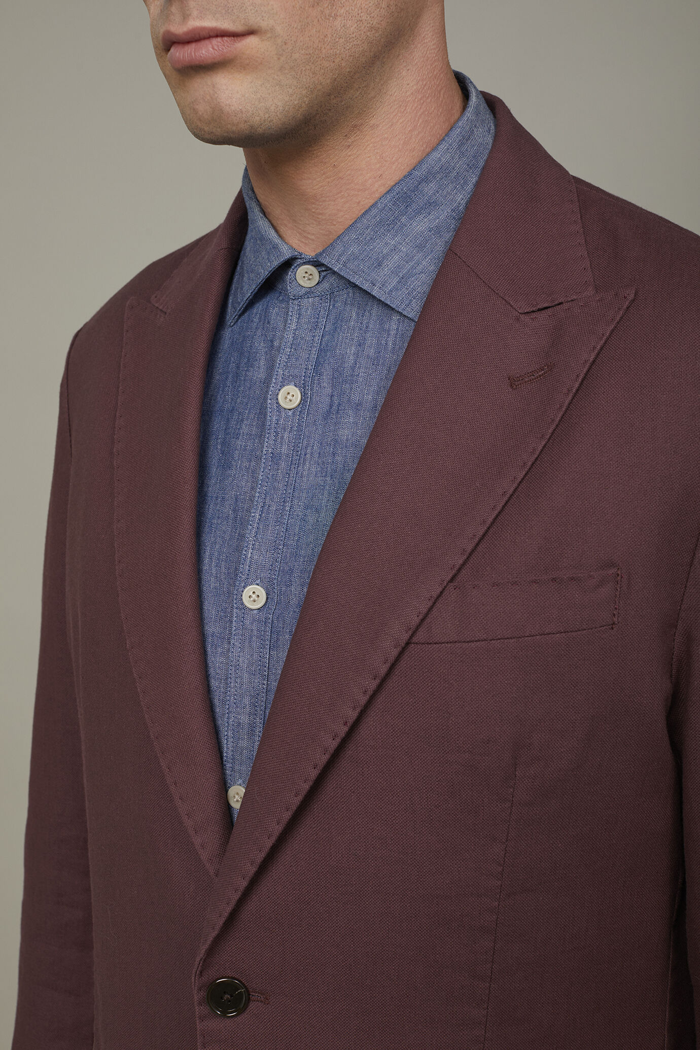 Men's single-breasted unlined linen and cotton blazer with regular fit lapels image number 3
