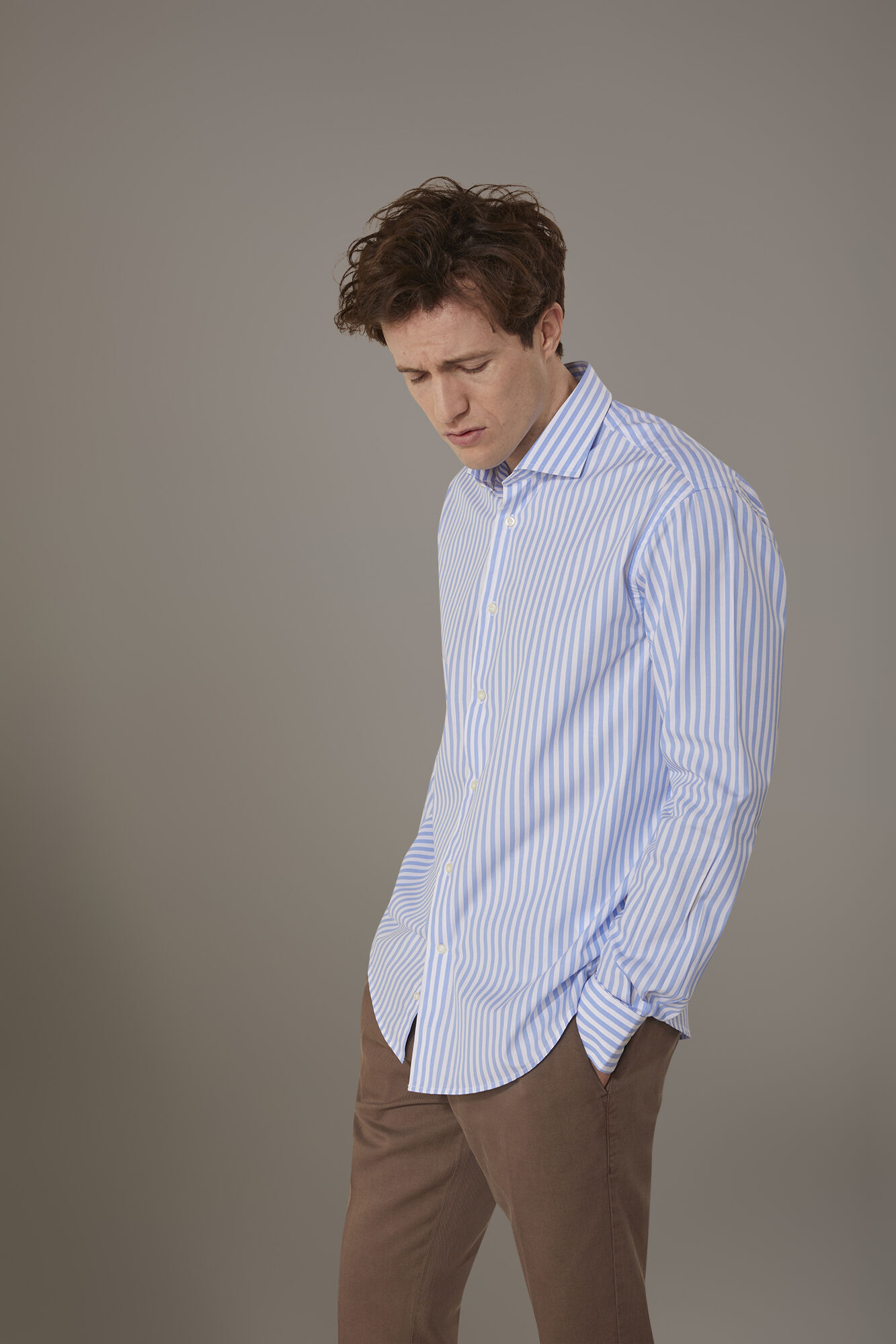 Camicia classica lavata con collo francese comfort fit tessuto tinto filo rigato