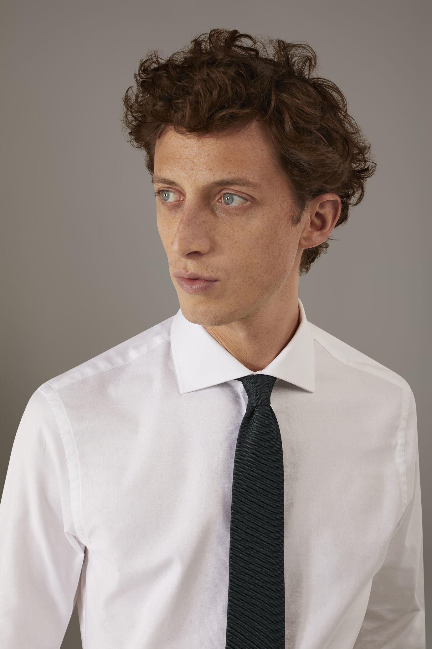 Chemise classique col français fit classique en tissu Oxford hyper legère image number 1