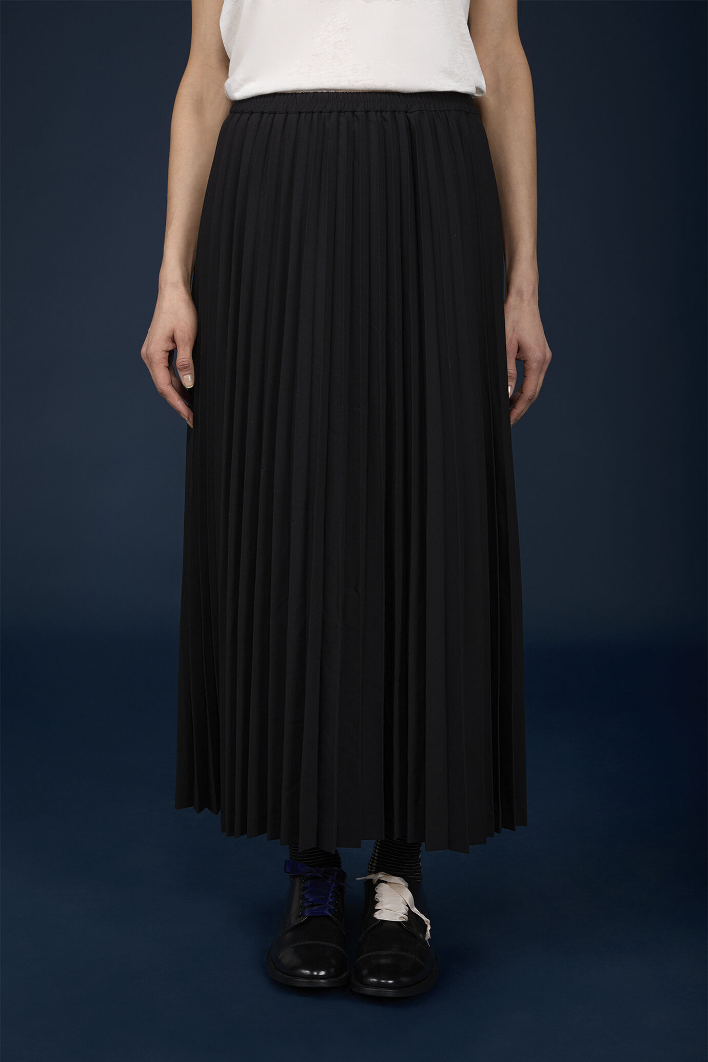 Jupe mi-longue pour femme, modèle uni et plissé image number 2