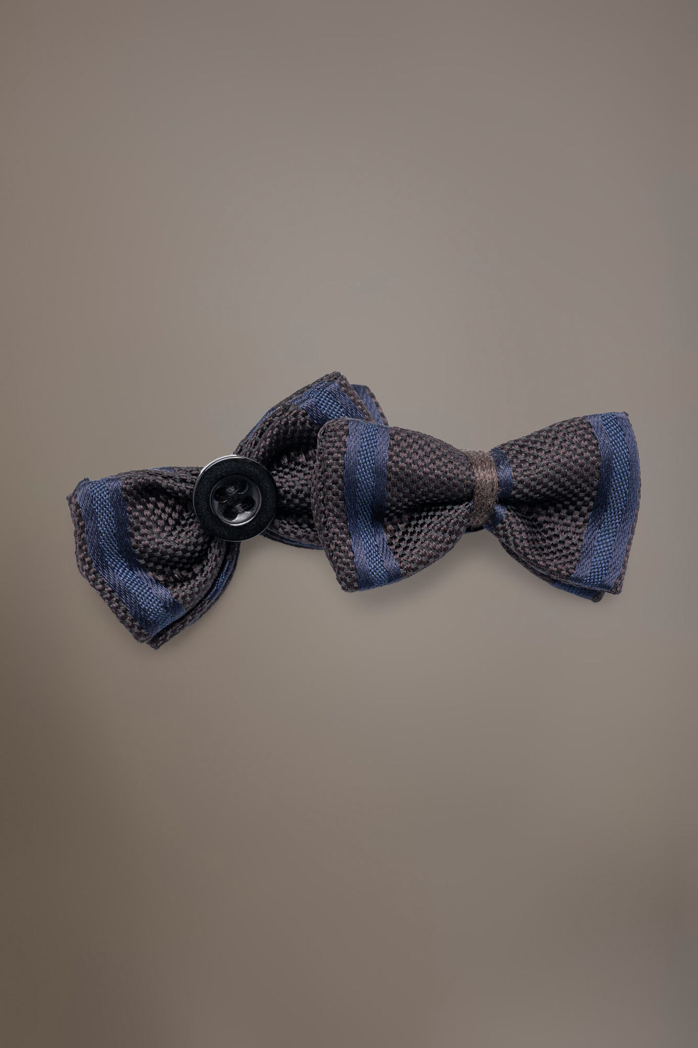 Broche image number 2