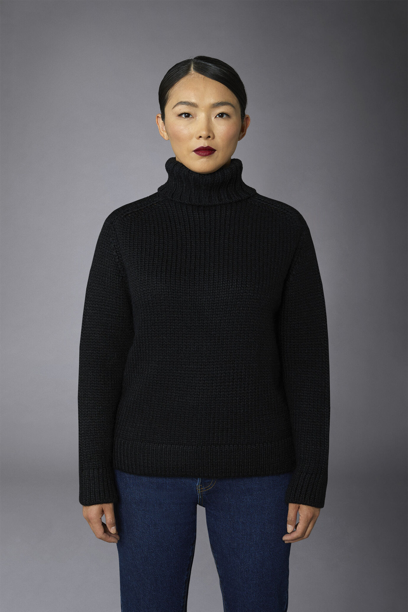 Women's wool-blend turtleneck sweater image number 2