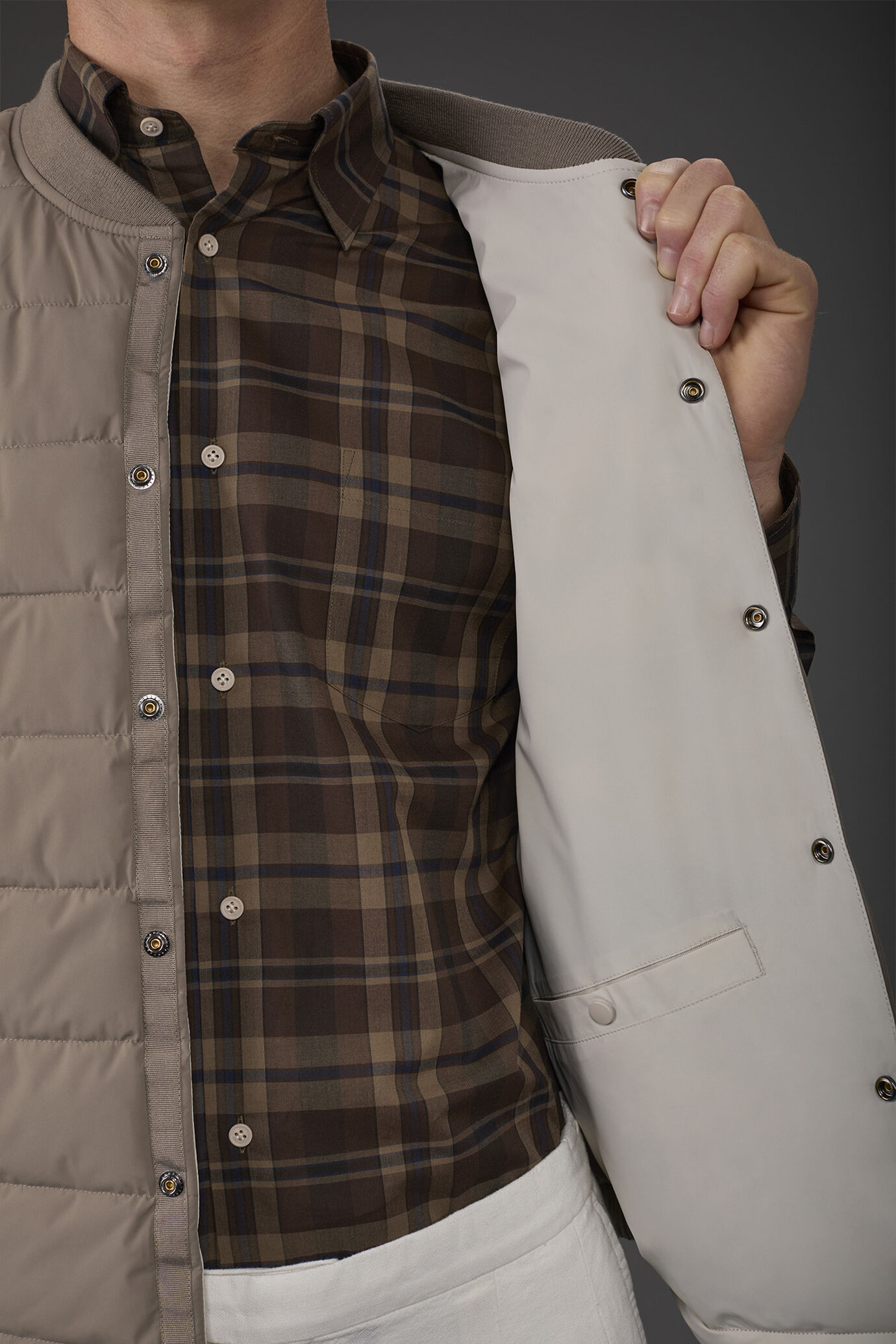 Gilet uomo reversibile bi-colore con imbottitura leggera image number 3