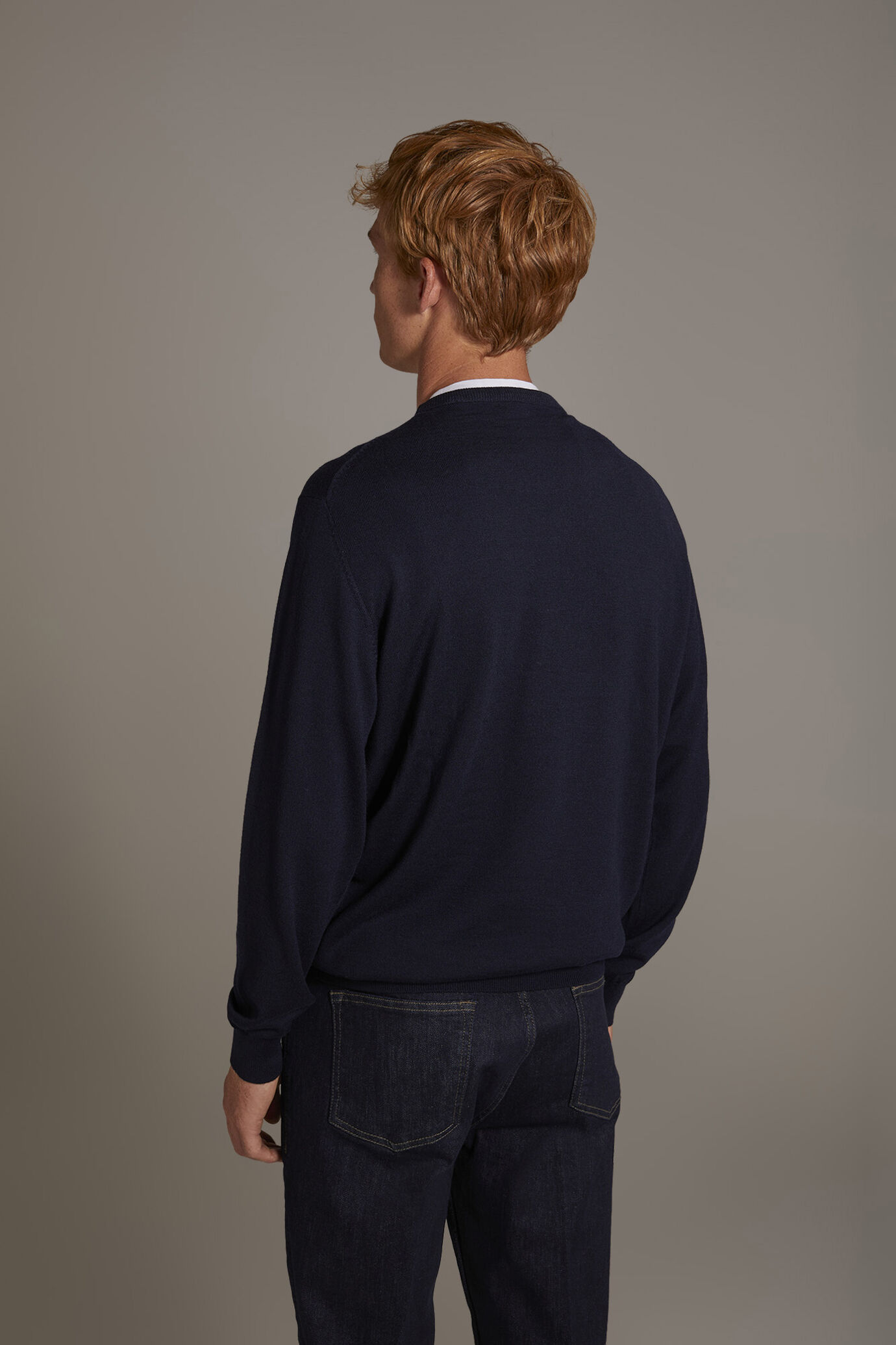 Round neck 100% merino wool sweater image number 3
